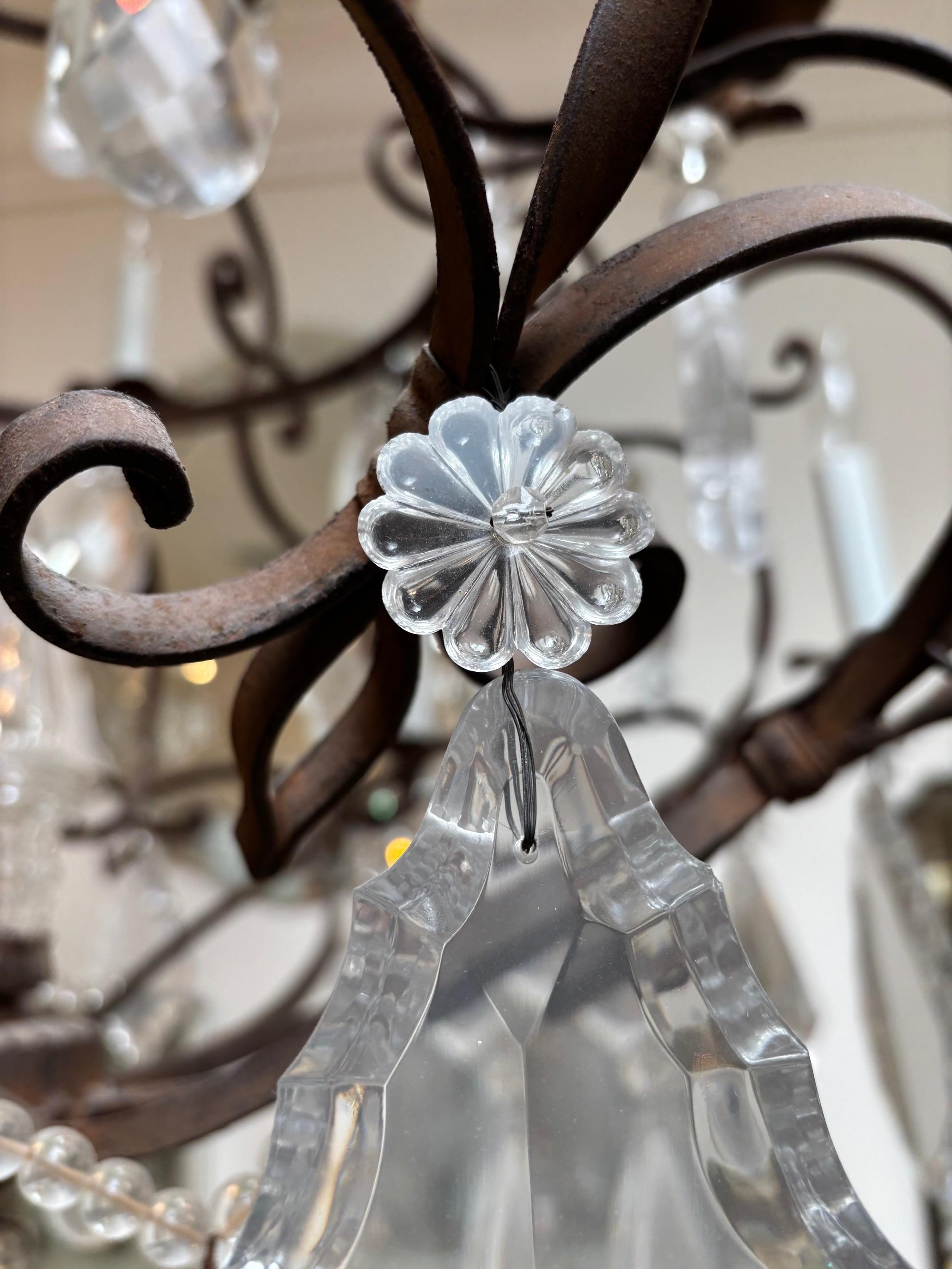 Grand lustre en fer et cristal à quatorze lumières en vente 8