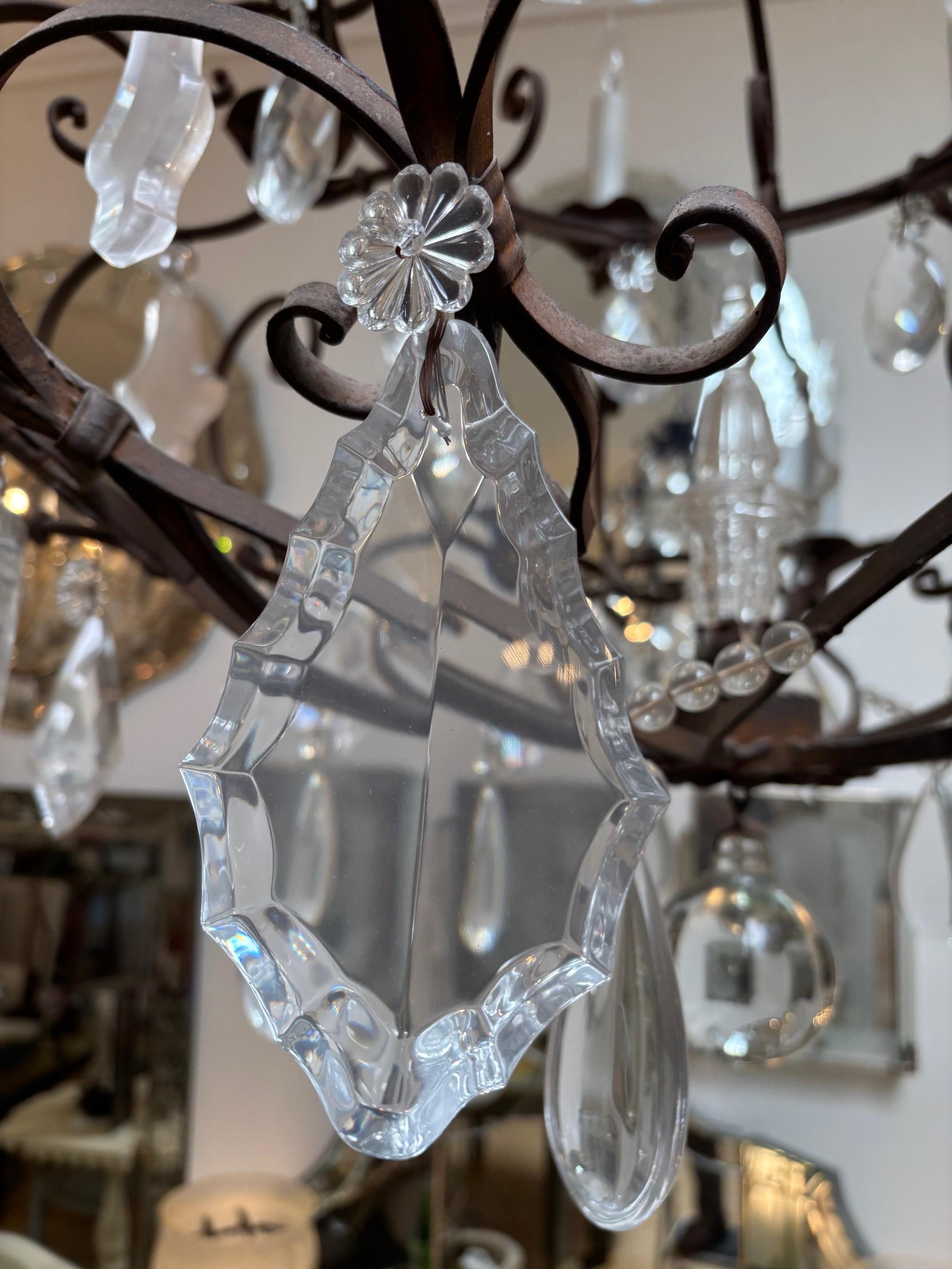 Grand lustre en fer et cristal à quatorze lumières en vente 9