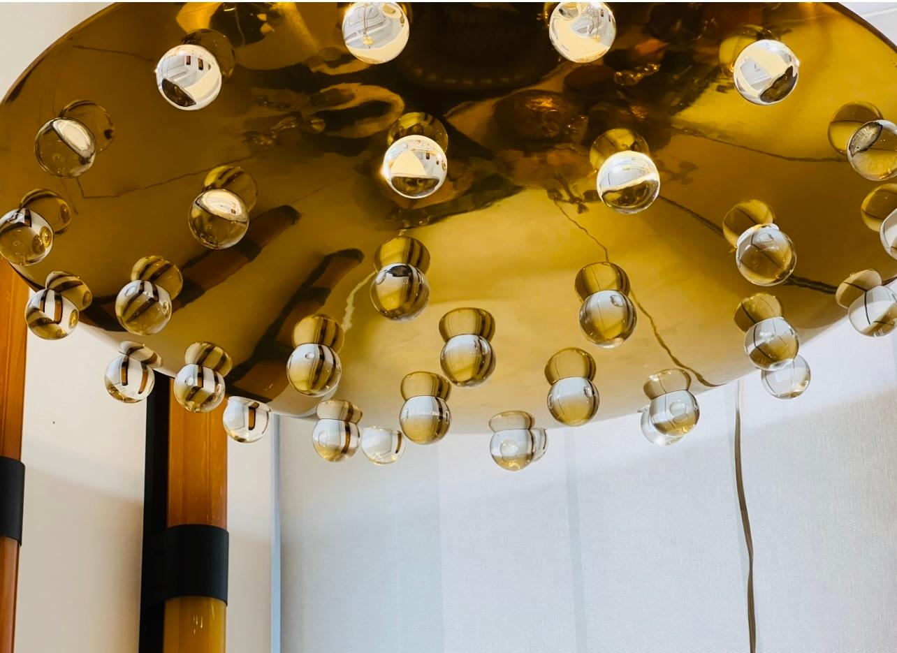 Gran Lámpara de Techo de Cristal Francesa de los Años 60, Mediados de Siglo Latón en venta
