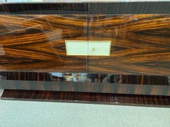 Gran Aparador Art Decó Francés en Chapa de Macassar