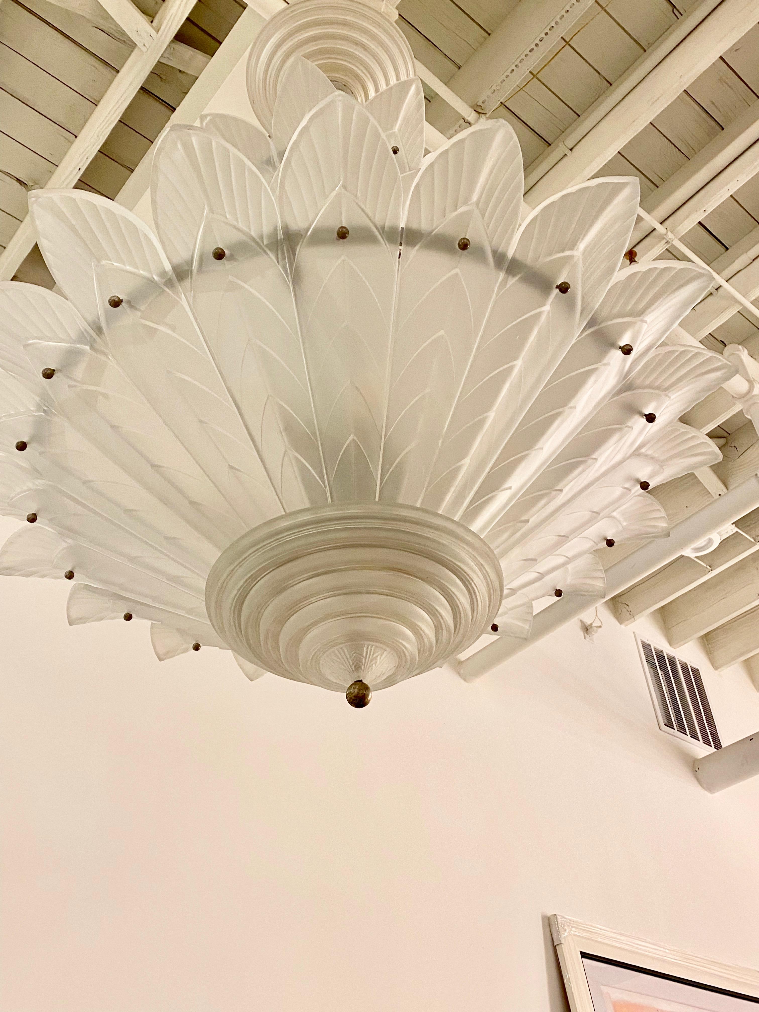 Début du 20ème siècle Grand lustre Art Déco français à trois étages signé Sabino en vente