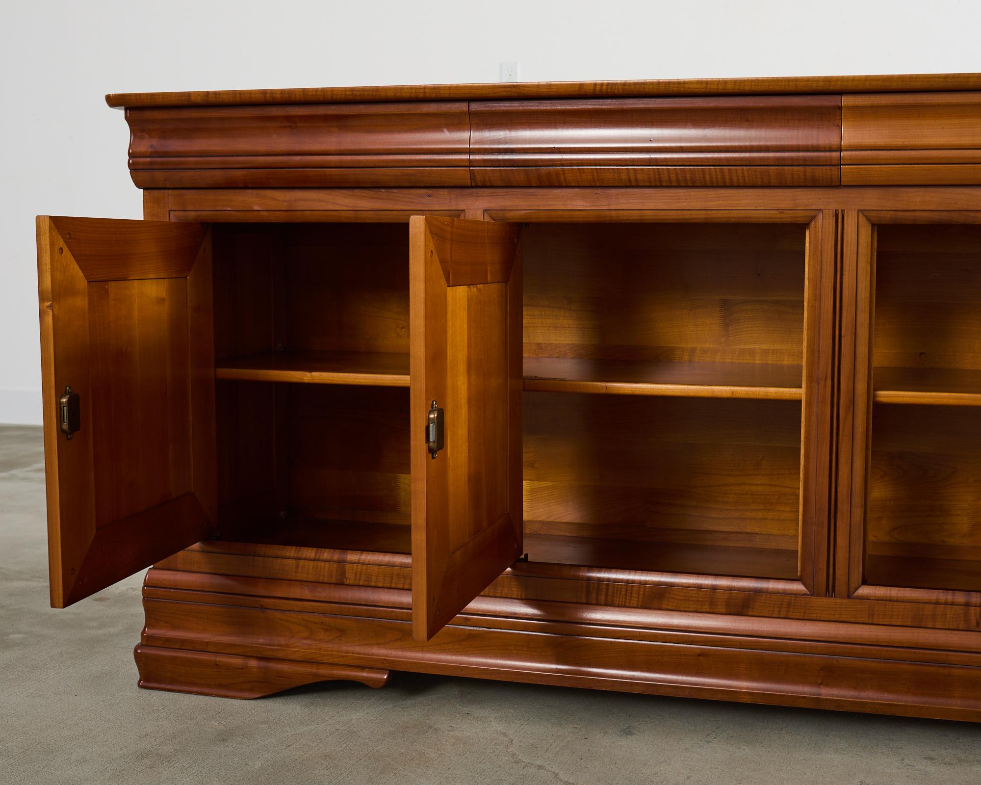Credenza Enfilade in legno di noce in stile Louis Philippe in vendita 7