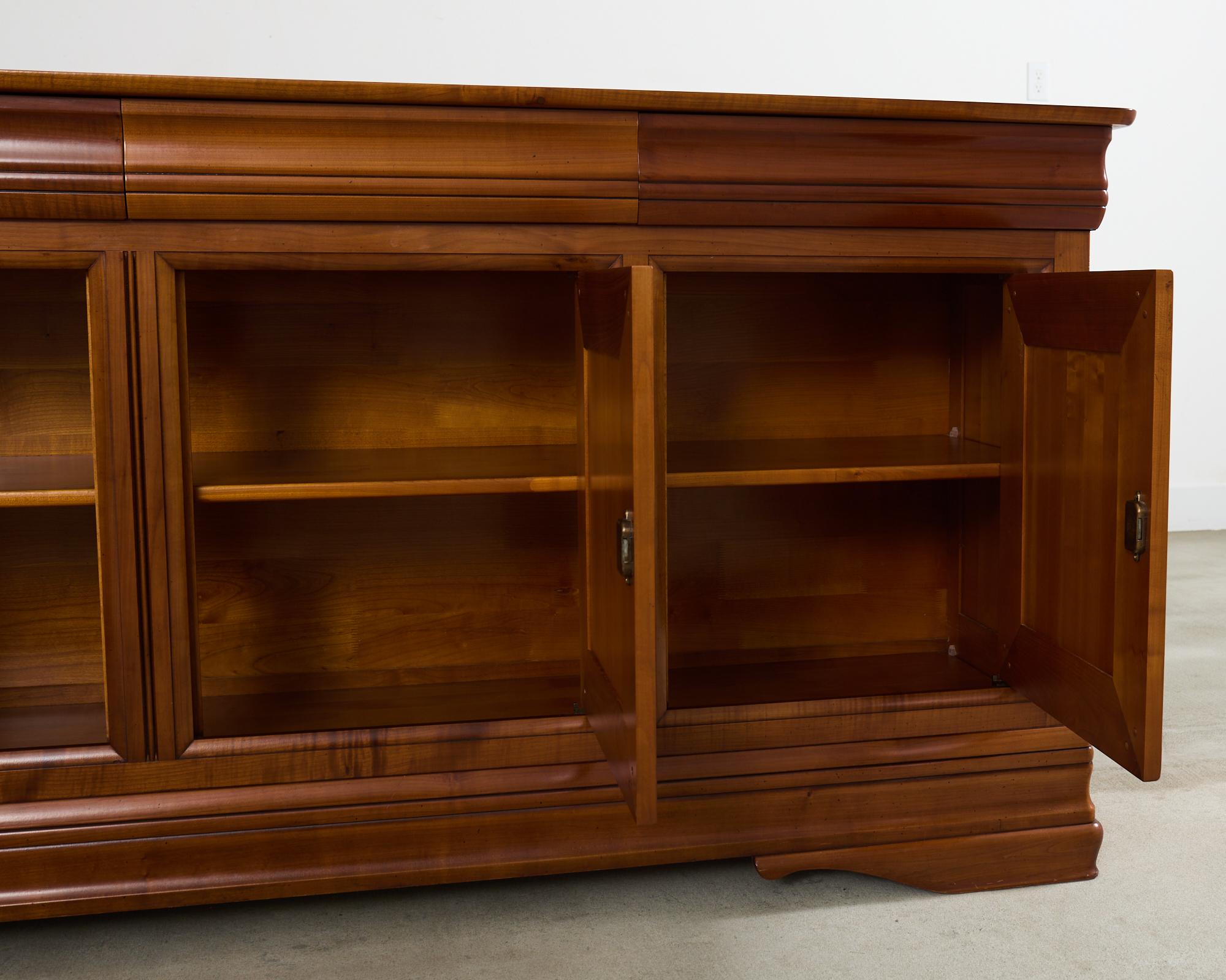 Credenza Enfilade in legno di noce in stile Louis Philippe in vendita 8