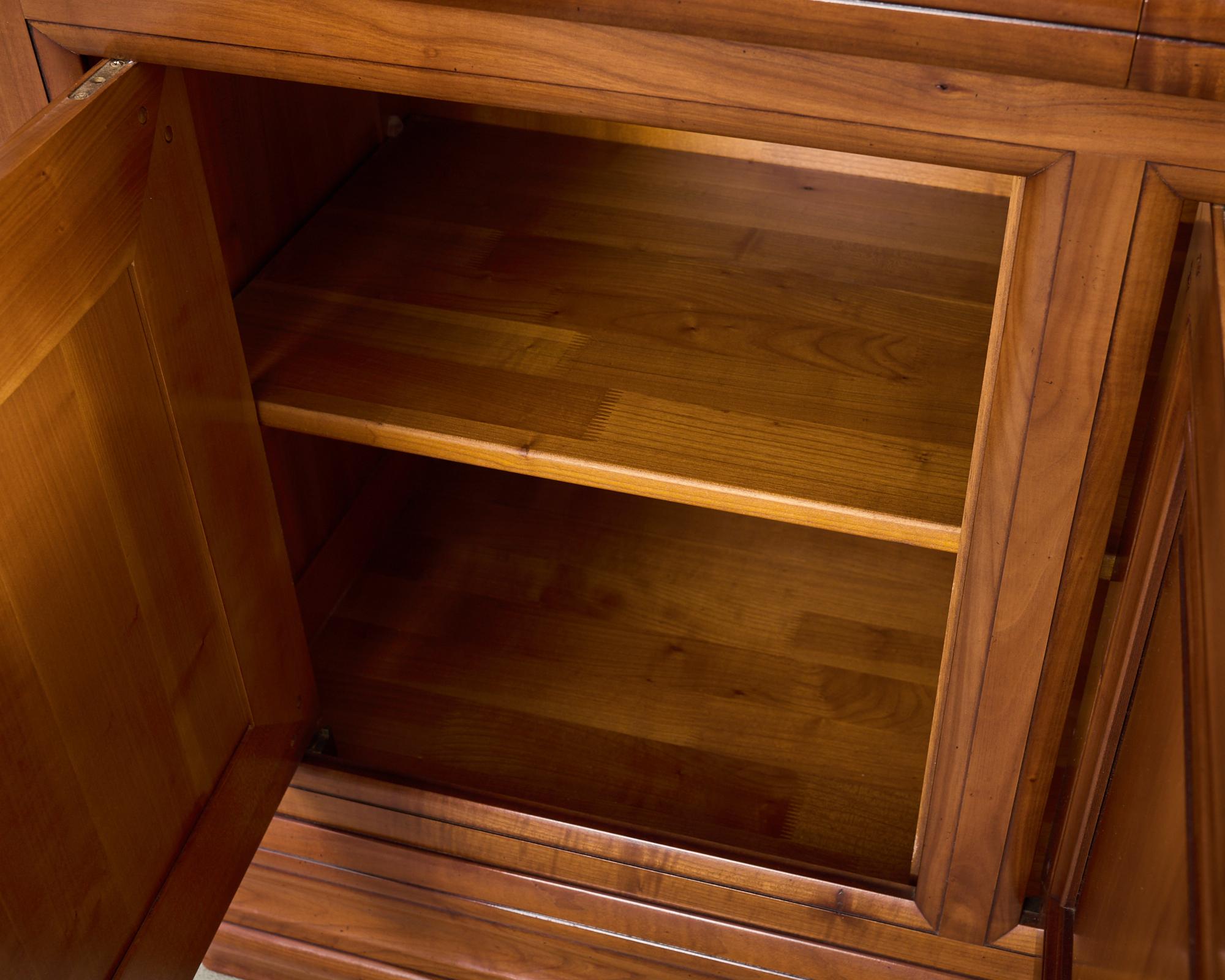 Credenza Enfilade in legno di noce in stile Louis Philippe in vendita 9