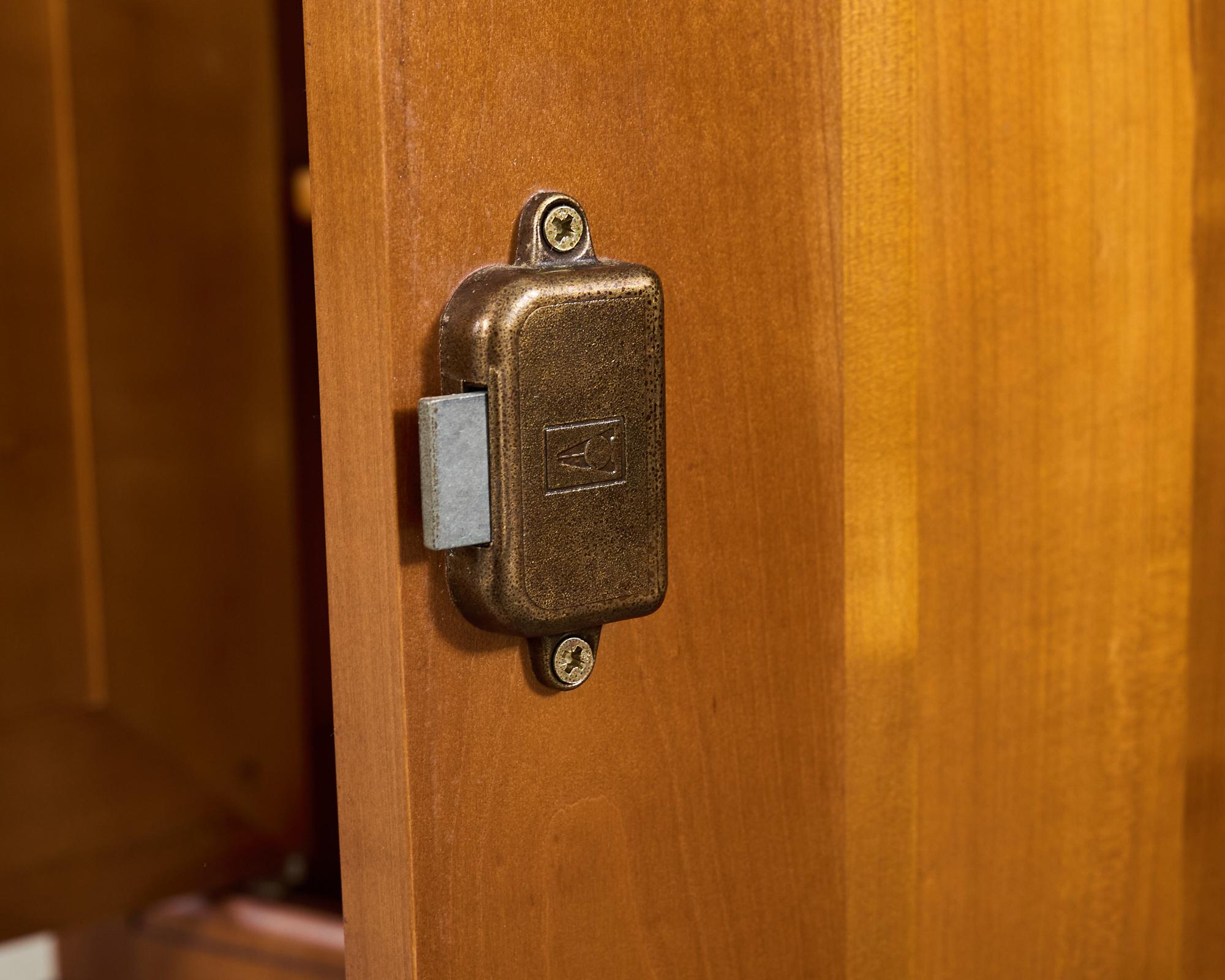 Credenza Enfilade in legno di noce in stile Louis Philippe in vendita 10