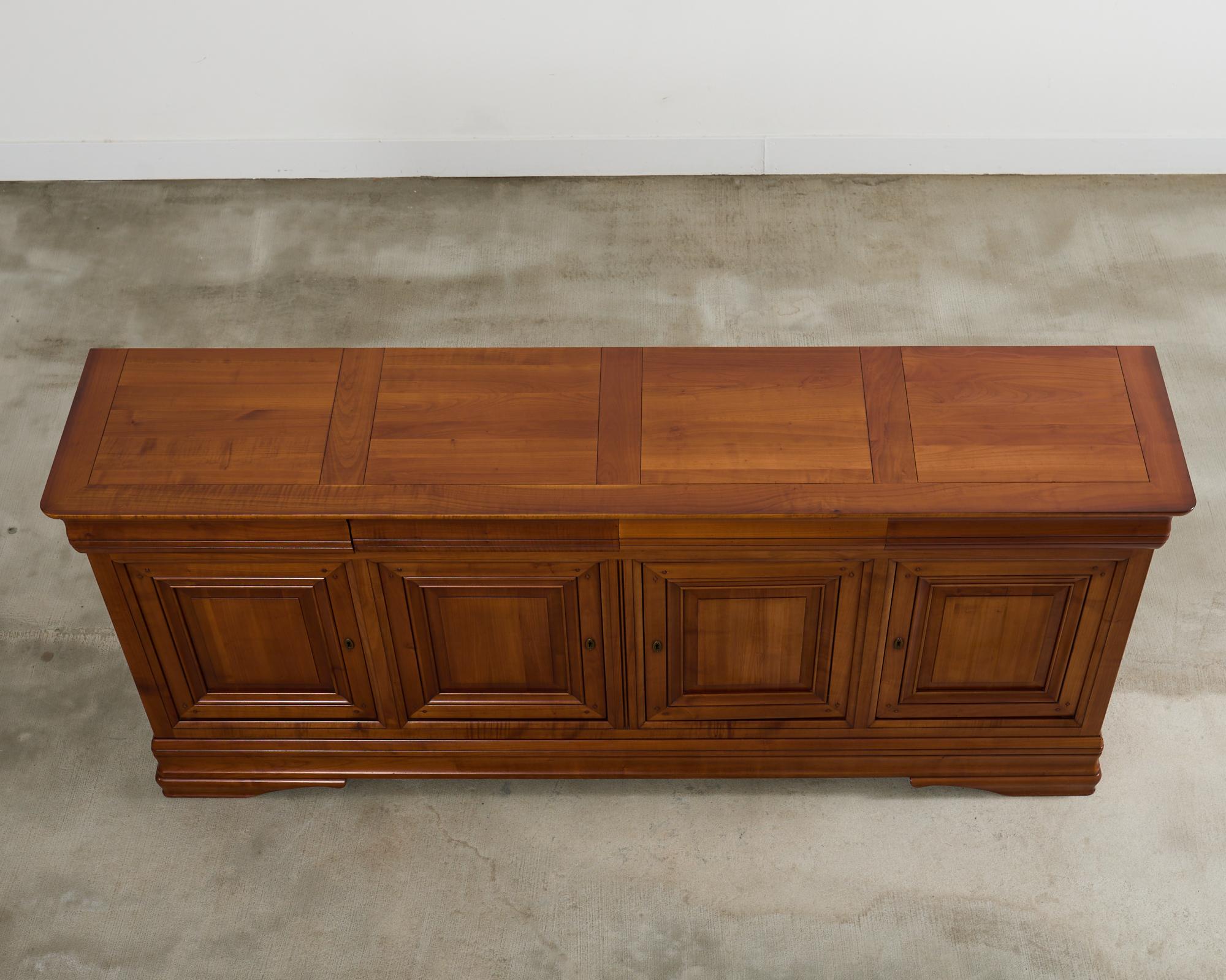 Francese Credenza Enfilade in legno di noce in stile Louis Philippe in vendita