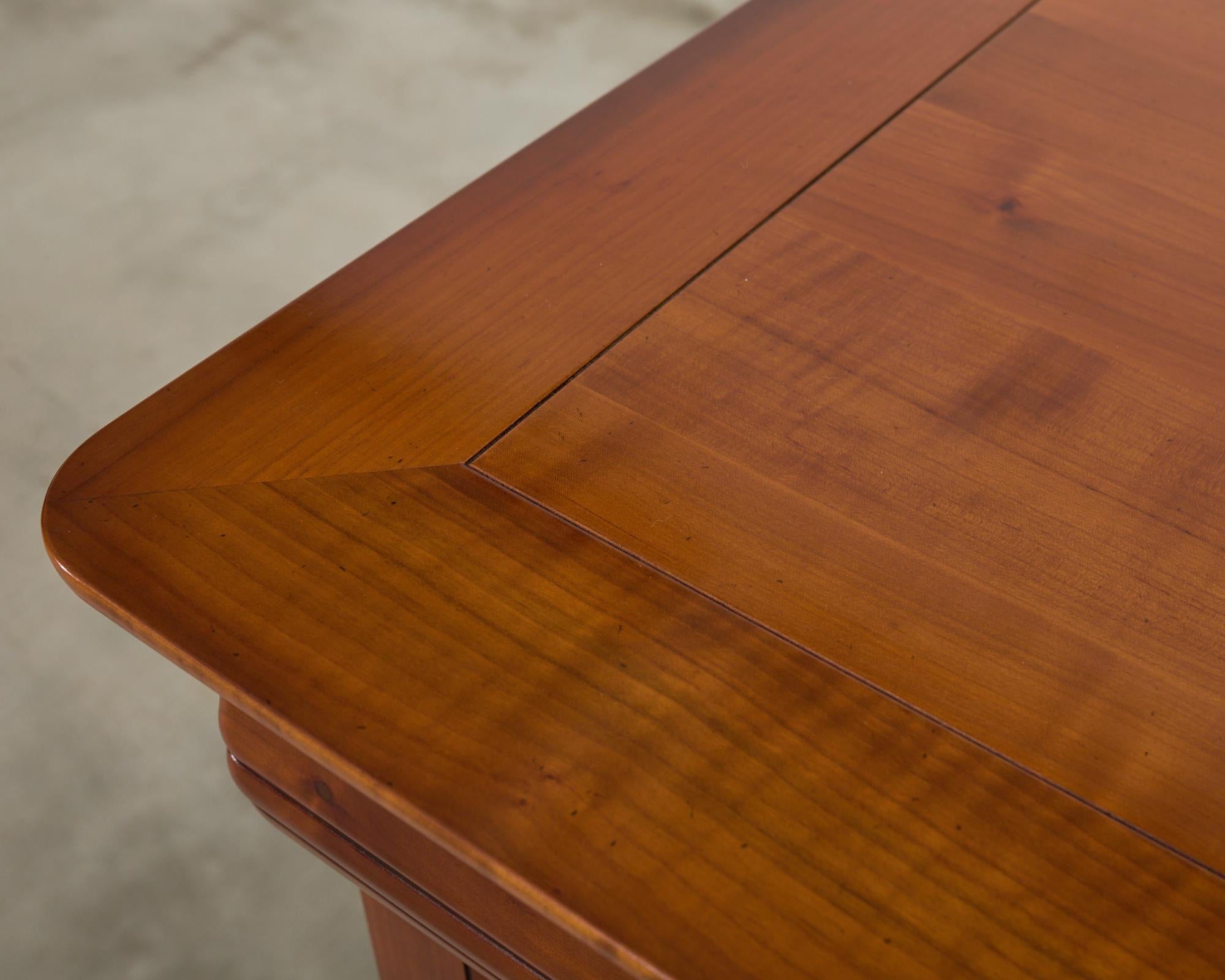 XX secolo Credenza Enfilade in legno di noce in stile Louis Philippe in vendita