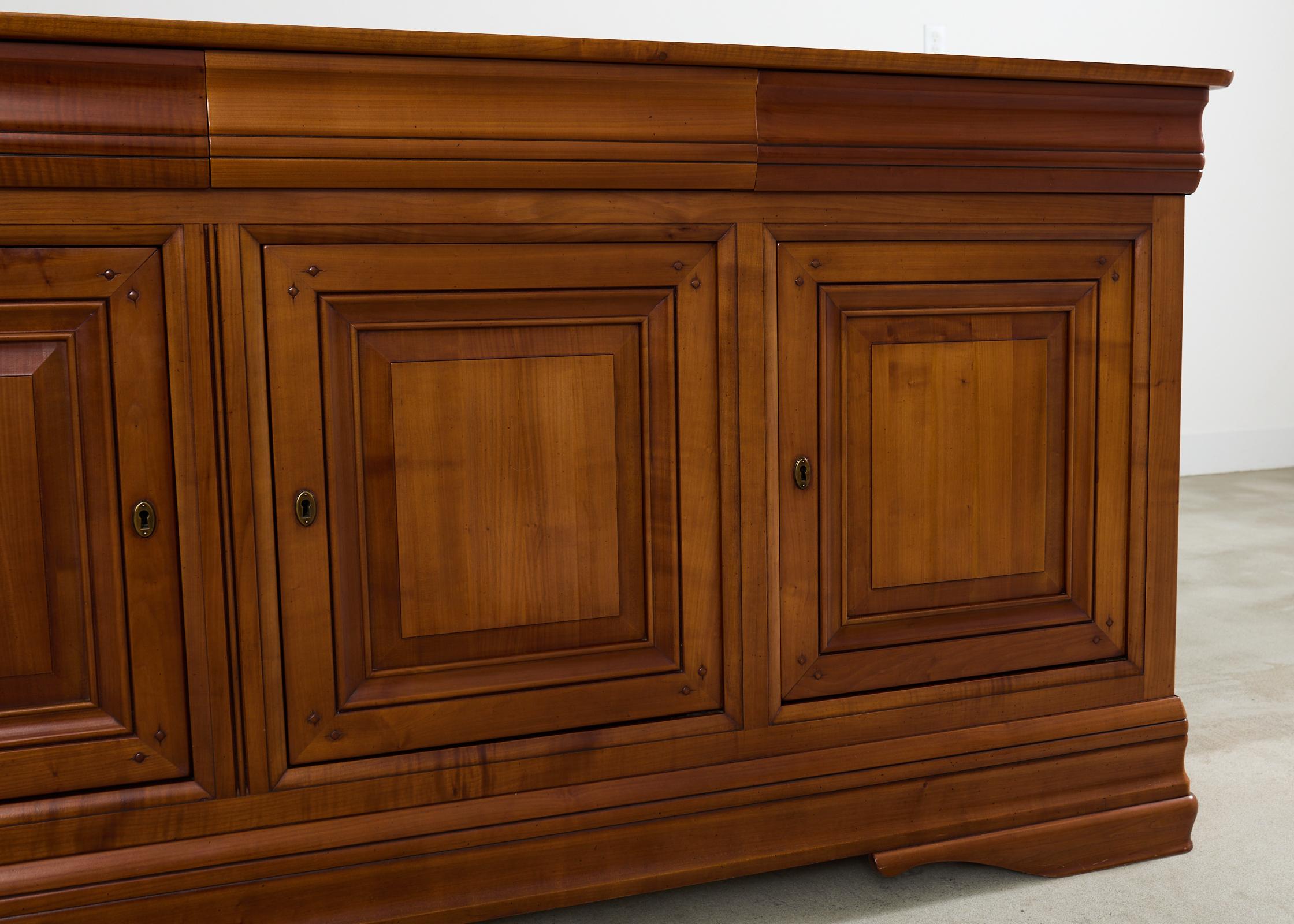 Credenza Enfilade in legno di noce in stile Louis Philippe in vendita 1