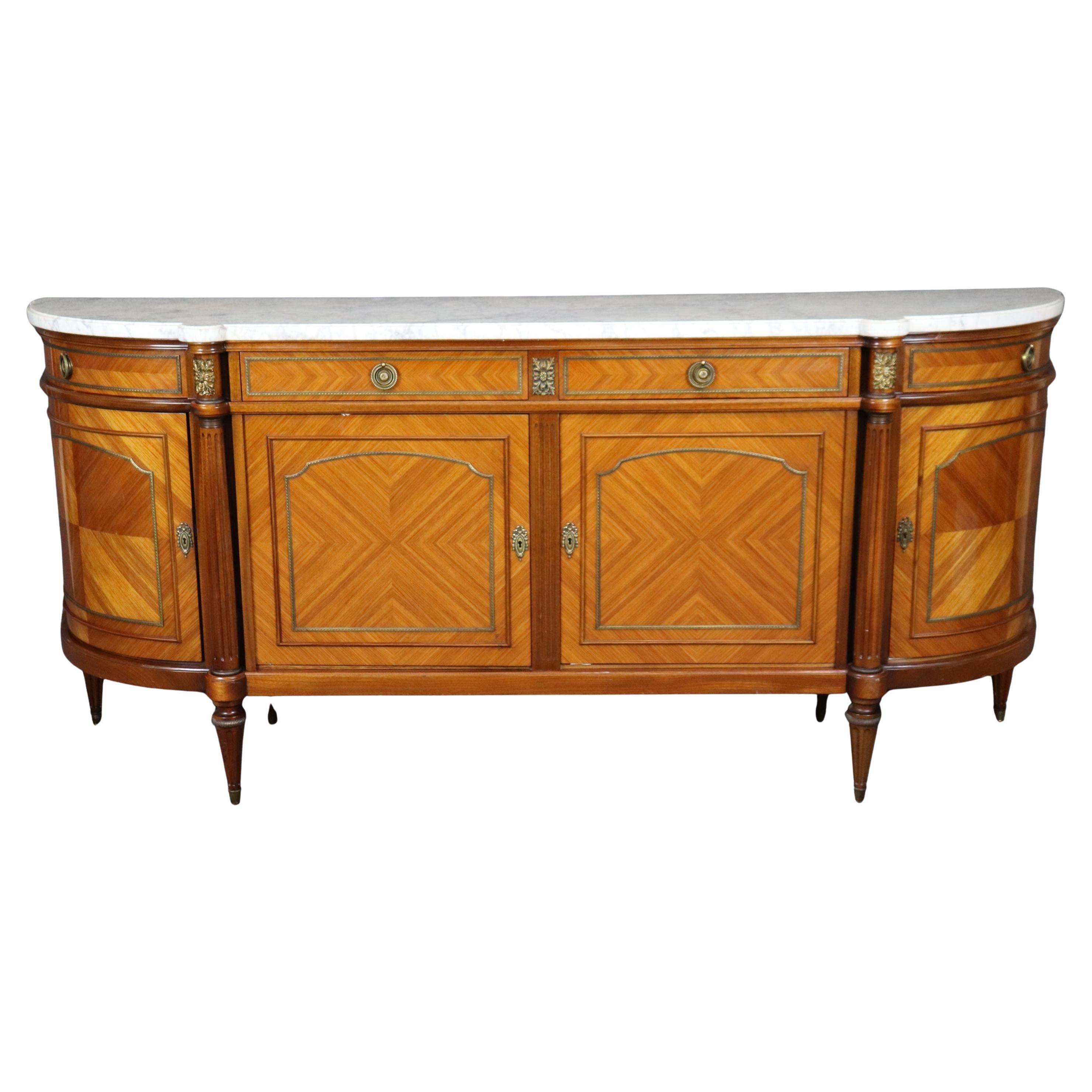 Grand buffet français Louis XVI en bois de roi garni de laiton et plateau en marbre de Demilune