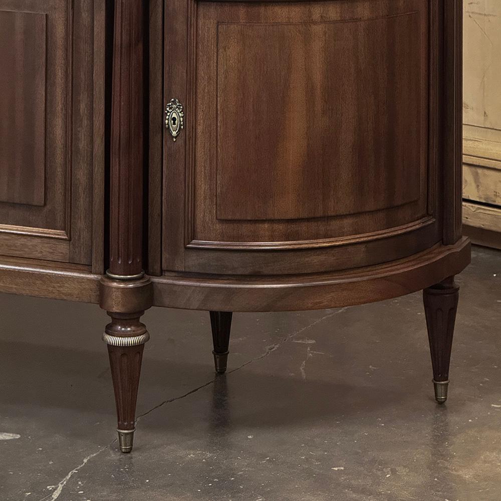 Grand French Louis XVI Mahogany Round-Sided Buffet con marmo di Carrara in vendita 2
