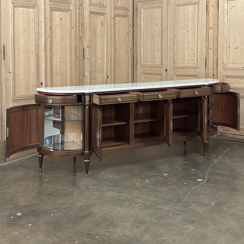 Grand French Louis XVI Mahogany Round-Sided Buffet con marmo di Carrara in vendita 4