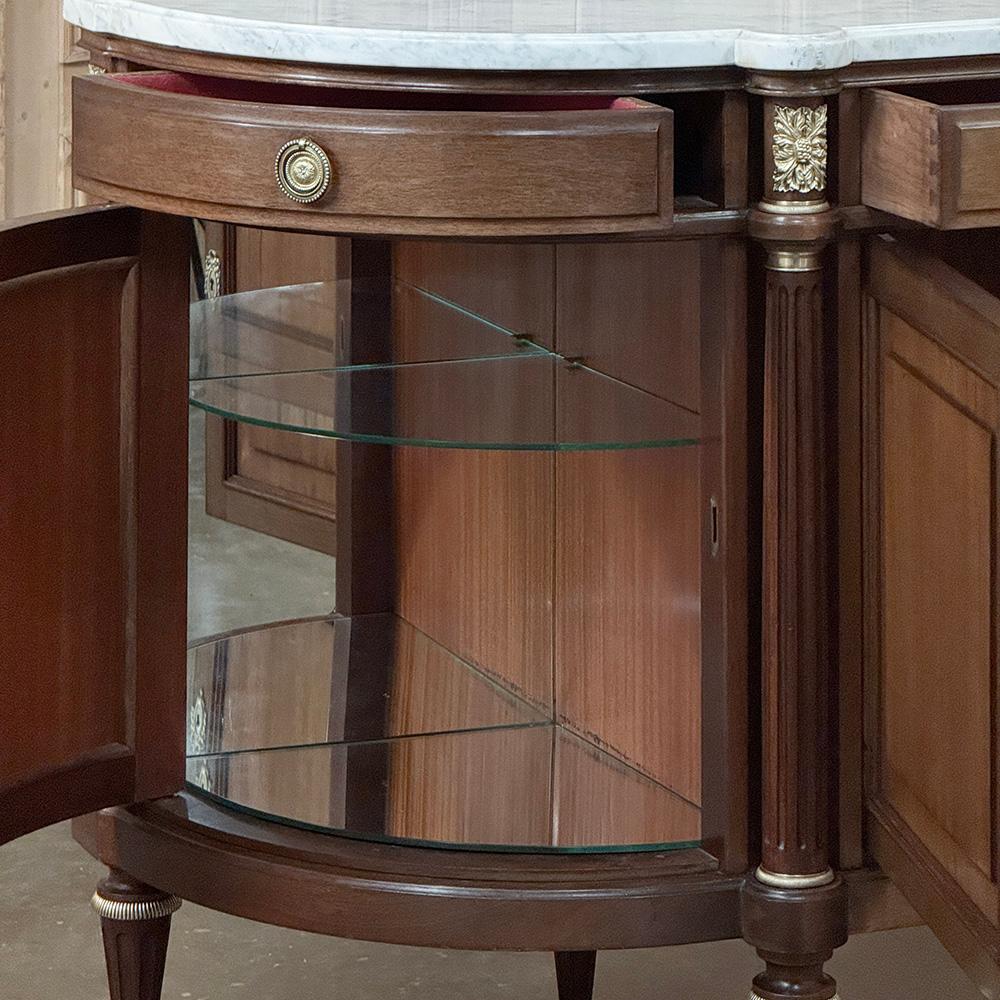 Grand French Louis XVI Mahogany Round-Sided Buffet con marmo di Carrara in vendita 4