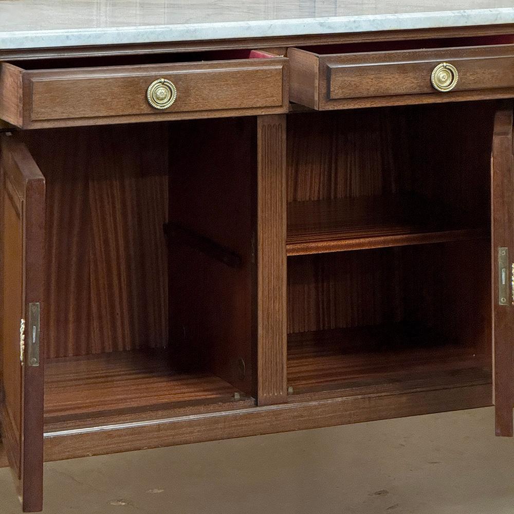Grand French Louis XVI Mahogany Round-Sided Buffet con marmo di Carrara in vendita 5