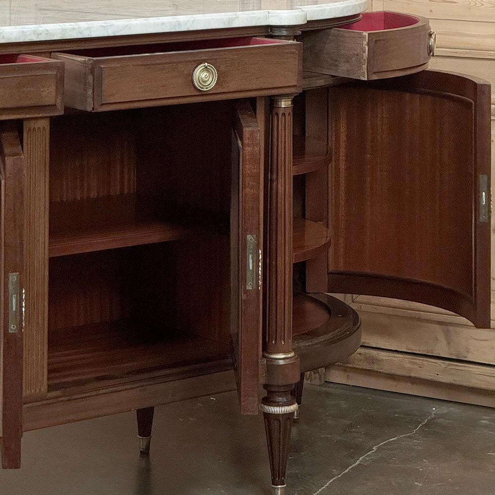 Grand French Louis XVI Mahogany Round-Sided Buffet con marmo di Carrara in vendita 6