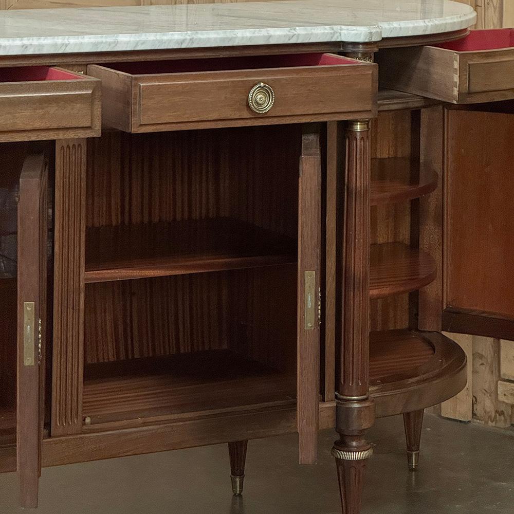 Grand French Louis XVI Mahogany Round-Sided Buffet con marmo di Carrara in vendita 7