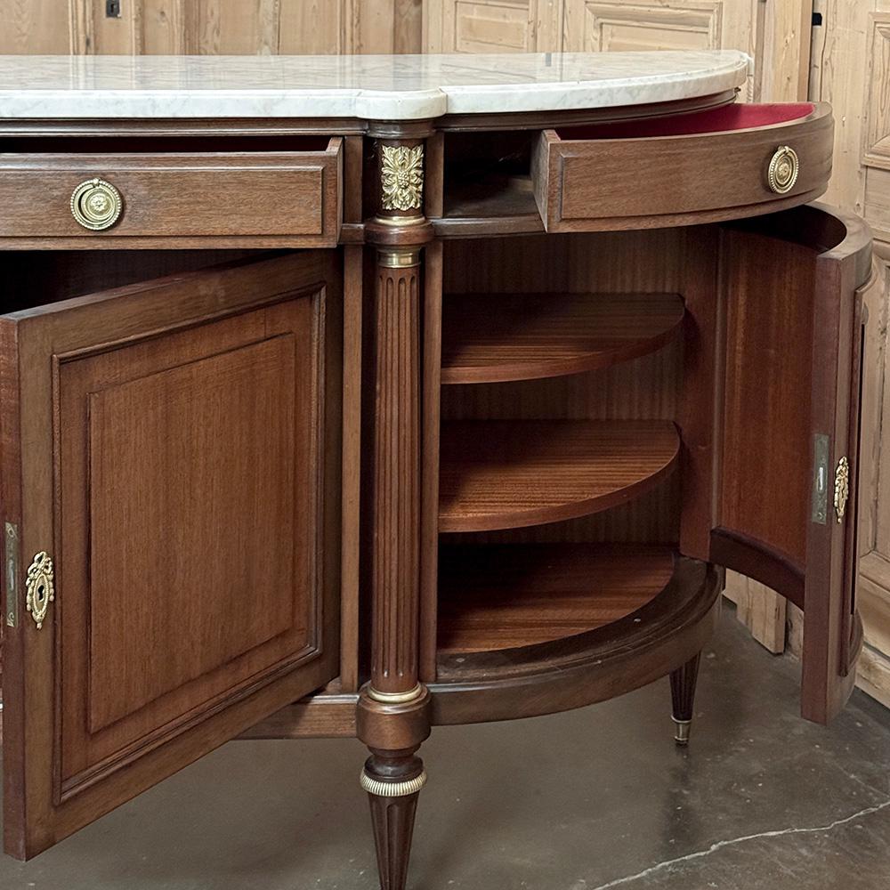 Grand French Louis XVI Mahogany Round-Sided Buffet con marmo di Carrara in vendita 7