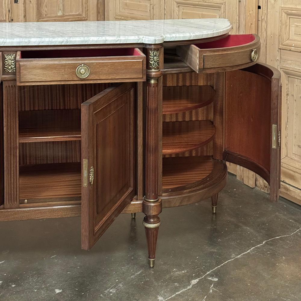 Grand French Louis XVI Mahogany Round-Sided Buffet con marmo di Carrara in vendita 8