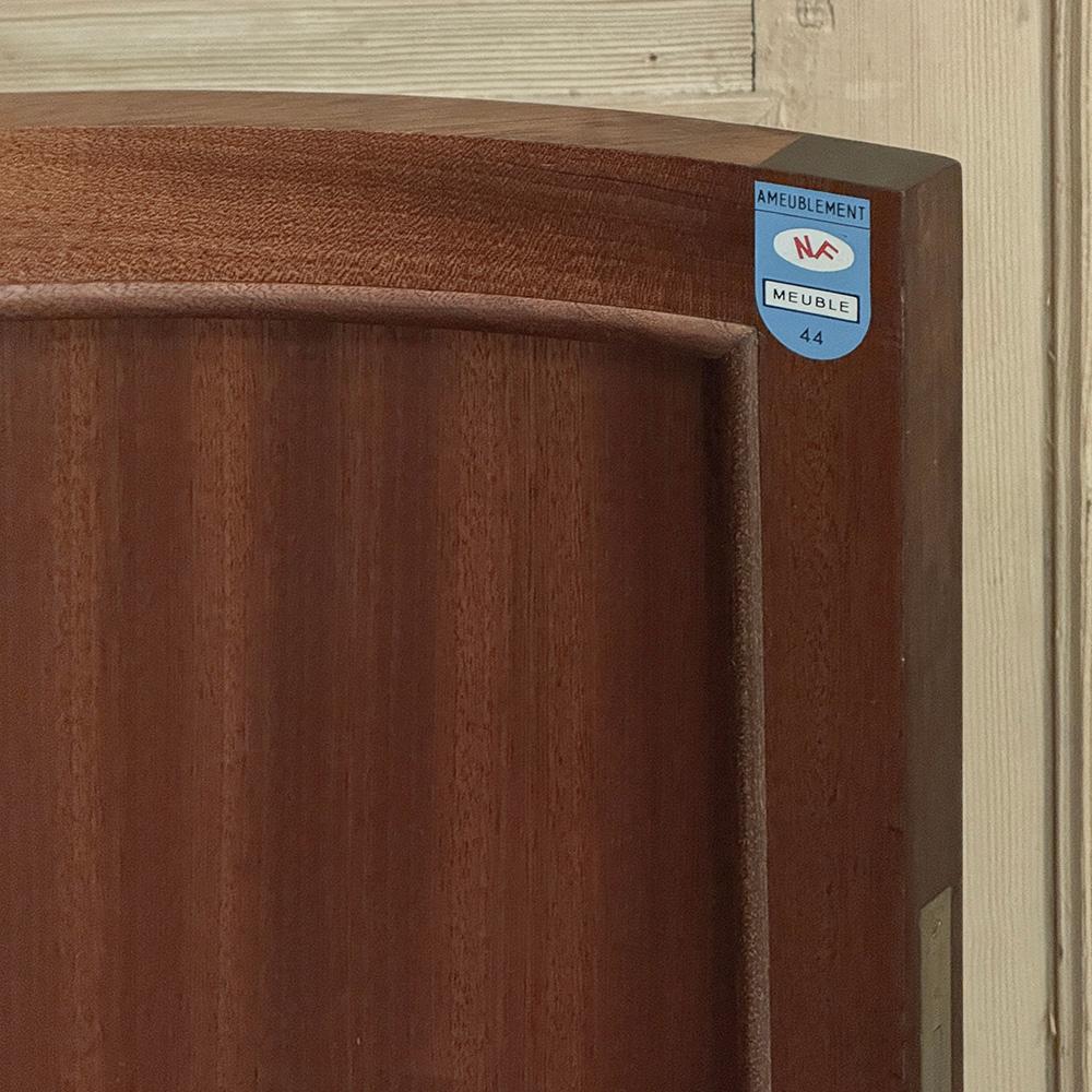 Grand French Louis XVI Mahogany Round-Sided Buffet con marmo di Carrara in vendita 9