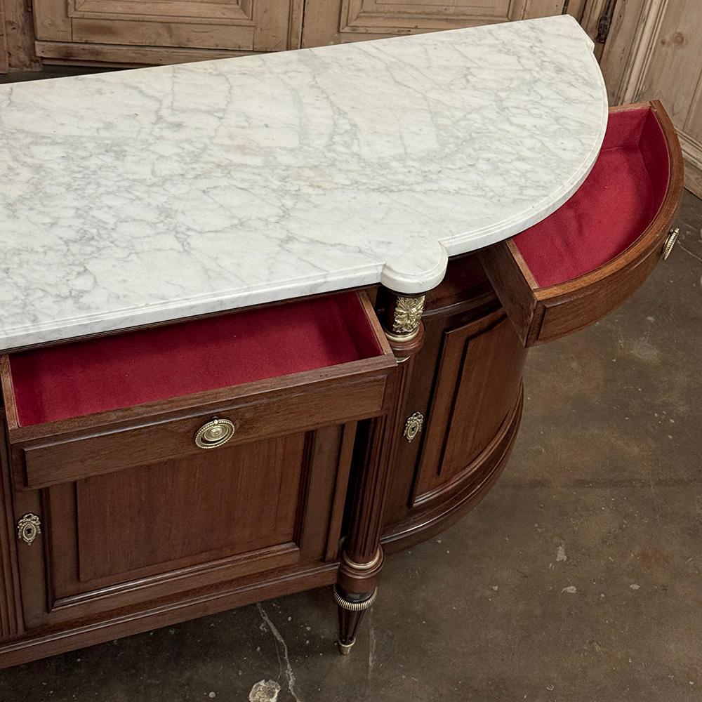 Grand French Louis XVI Mahogany Round-Sided Buffet con marmo di Carrara in vendita 10