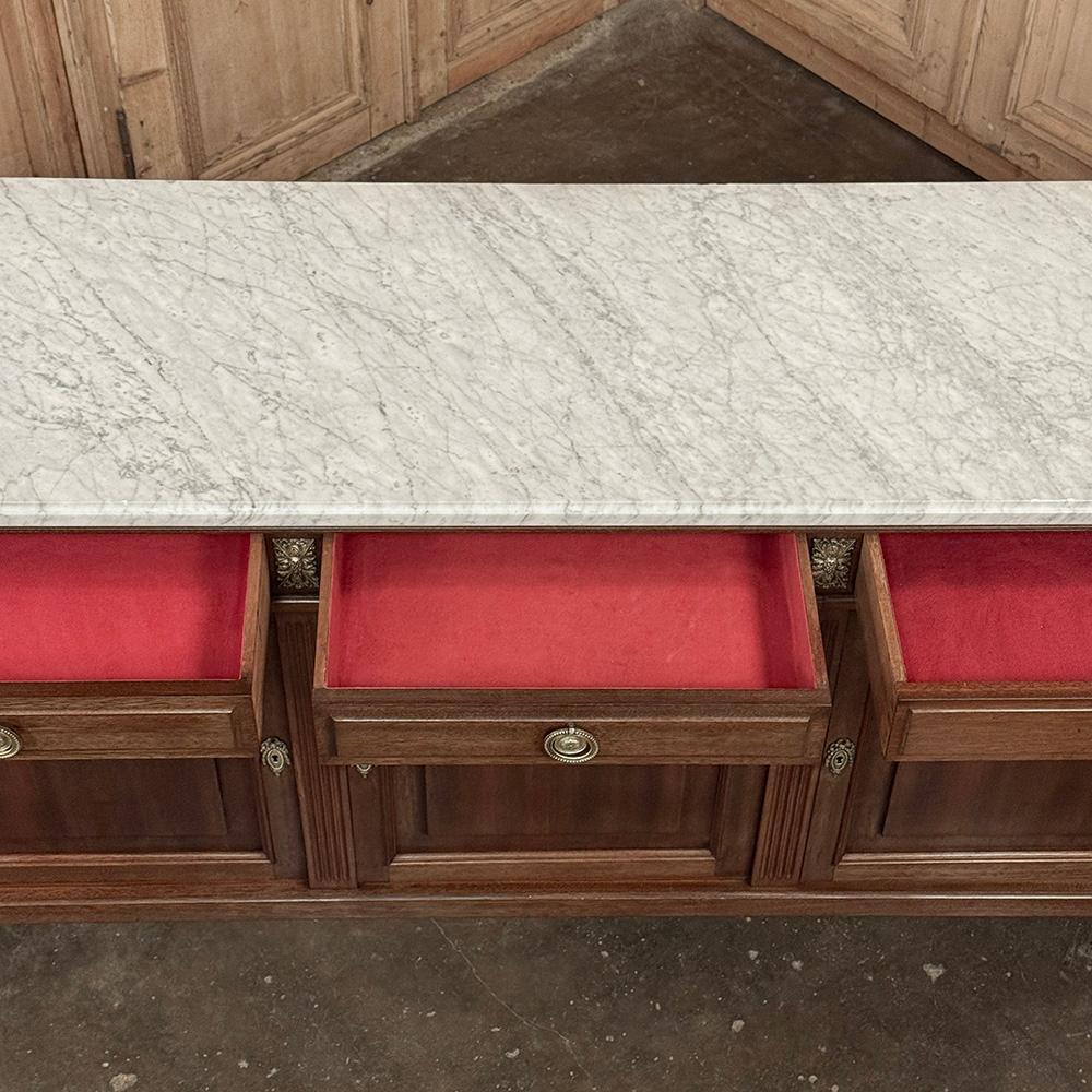 Grand French Louis XVI Mahogany Round-Sided Buffet con marmo di Carrara in vendita 11