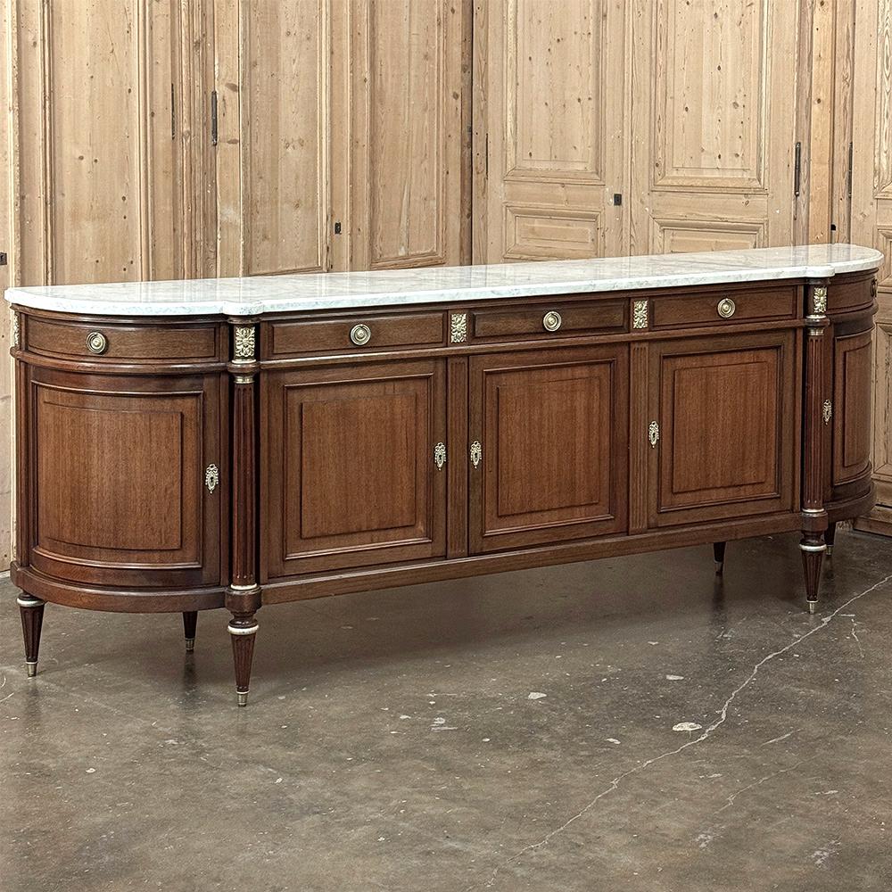 Luigi XVI Grand French Louis XVI Mahogany Round-Sided Buffet con marmo di Carrara in vendita