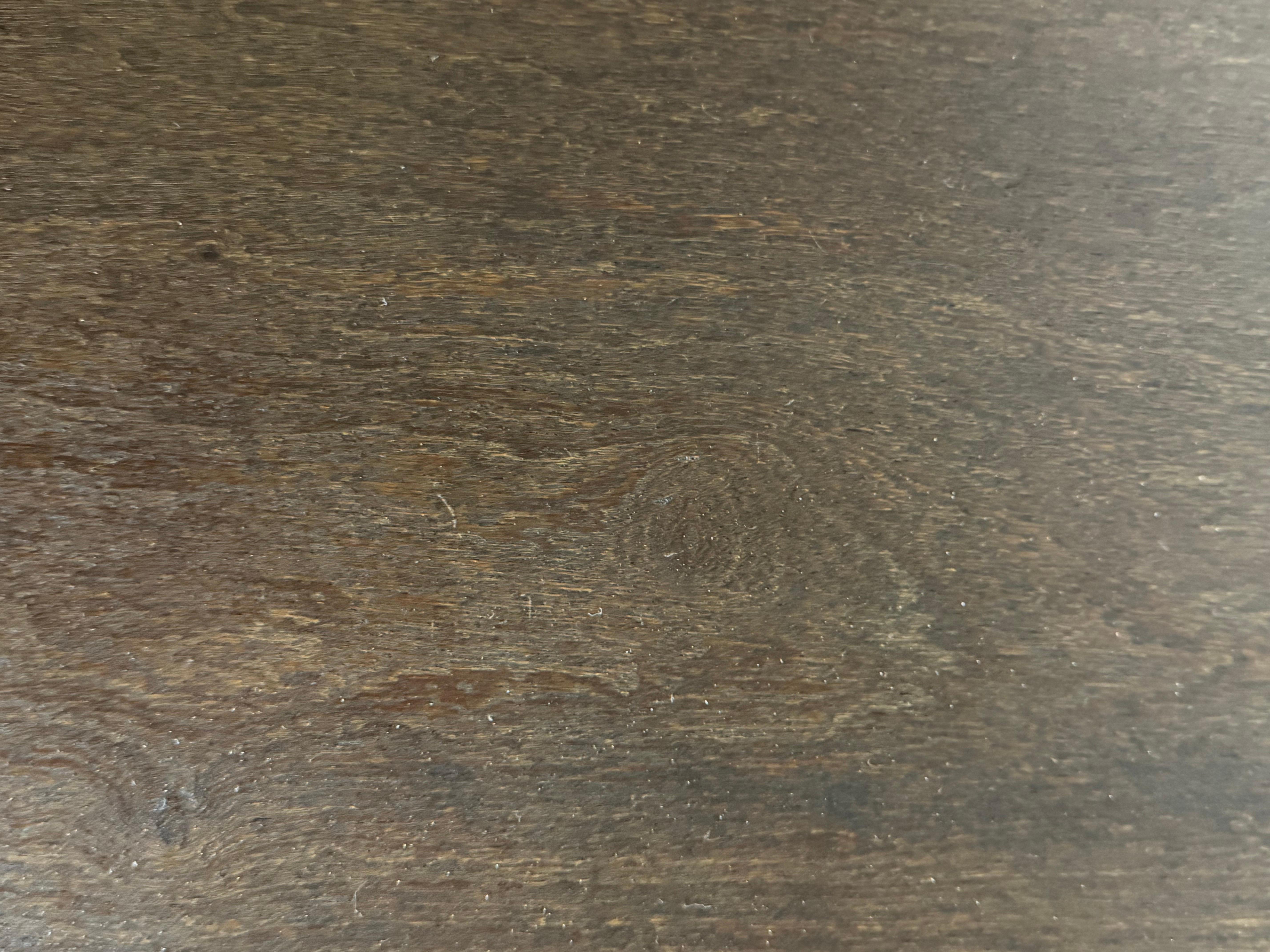 Grande tavolo da pranzo ovale francese in stile Luigi XVI con grembiule traforato dorato in vendita 6