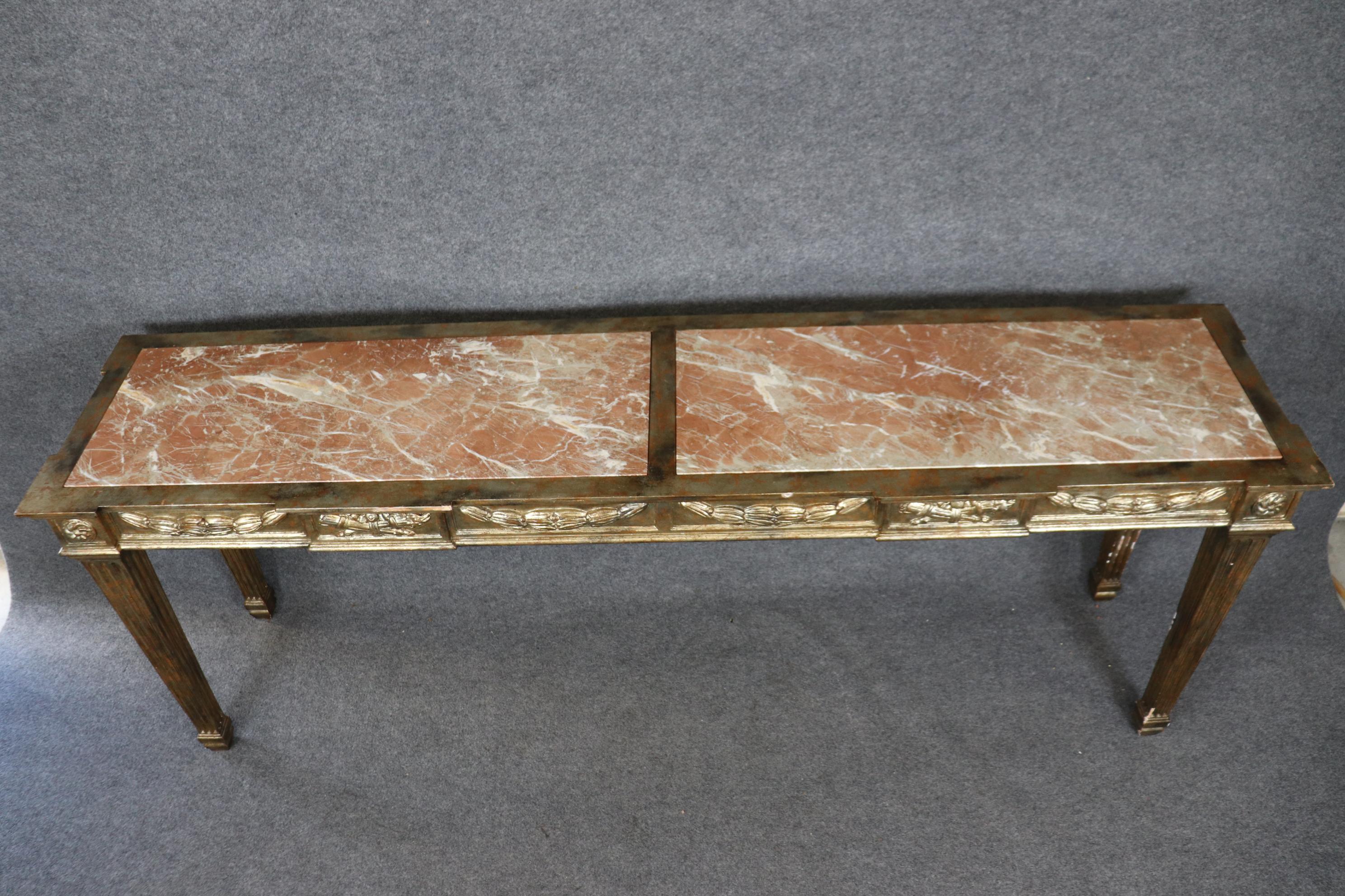Francese Grande tavolo da console francese con piano in marmo intagliato Luigi XVI Directoire a foglia d'argento in vendita