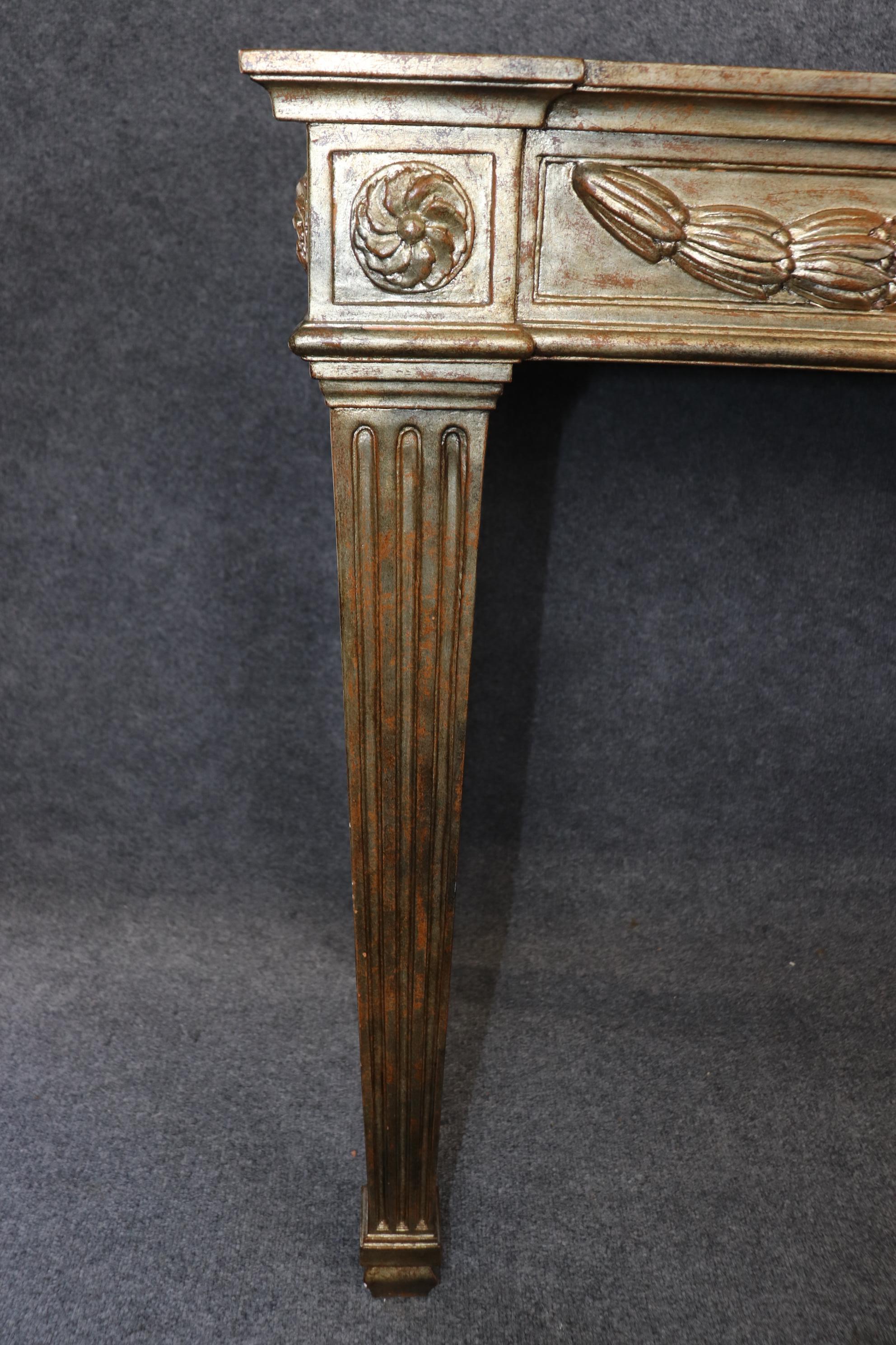 Grande tavolo da console francese con piano in marmo intagliato Luigi XVI Directoire a foglia d'argento in vendita 1