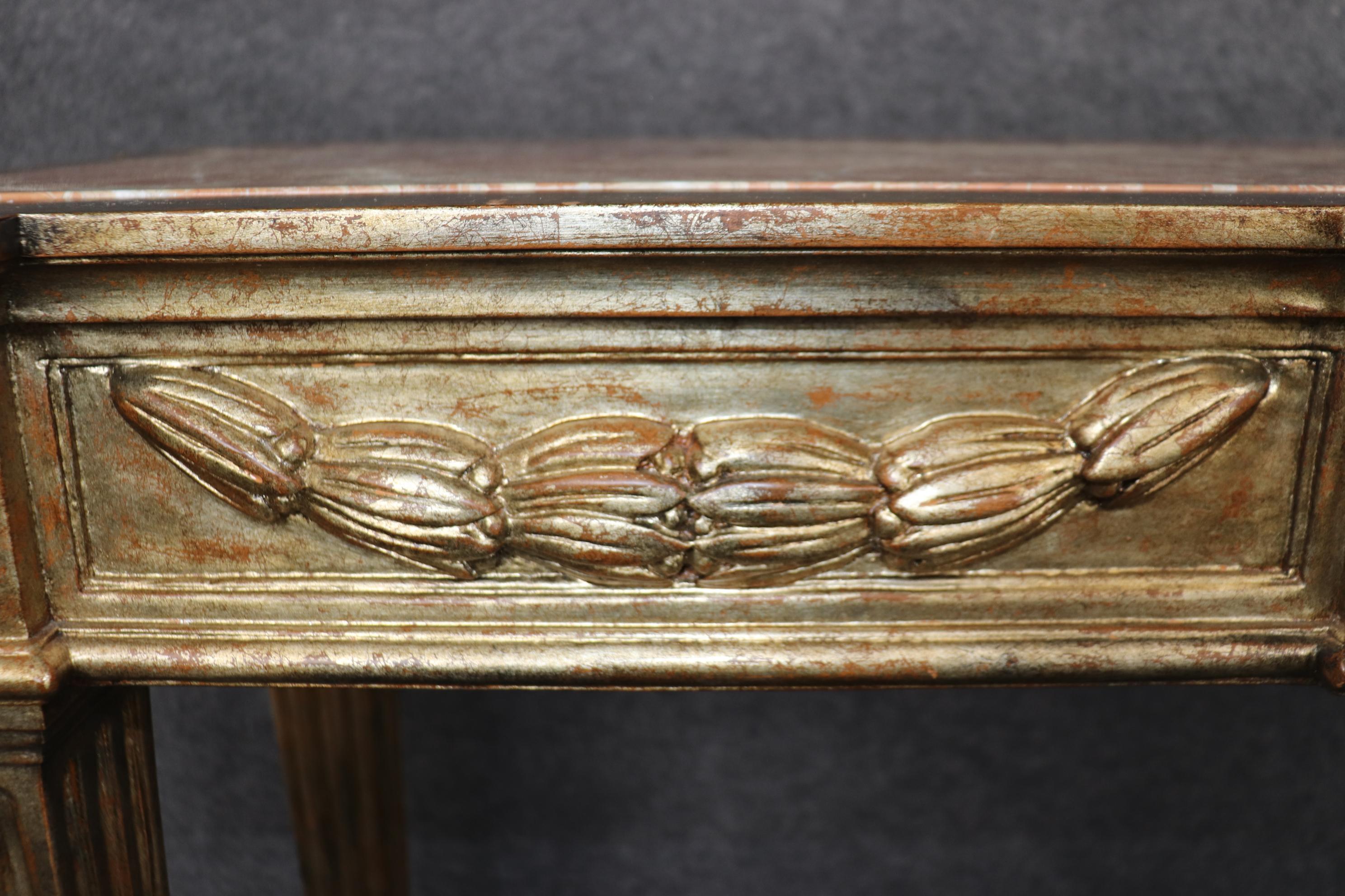 Grande tavolo da console francese con piano in marmo intagliato Luigi XVI Directoire a foglia d'argento in vendita 2