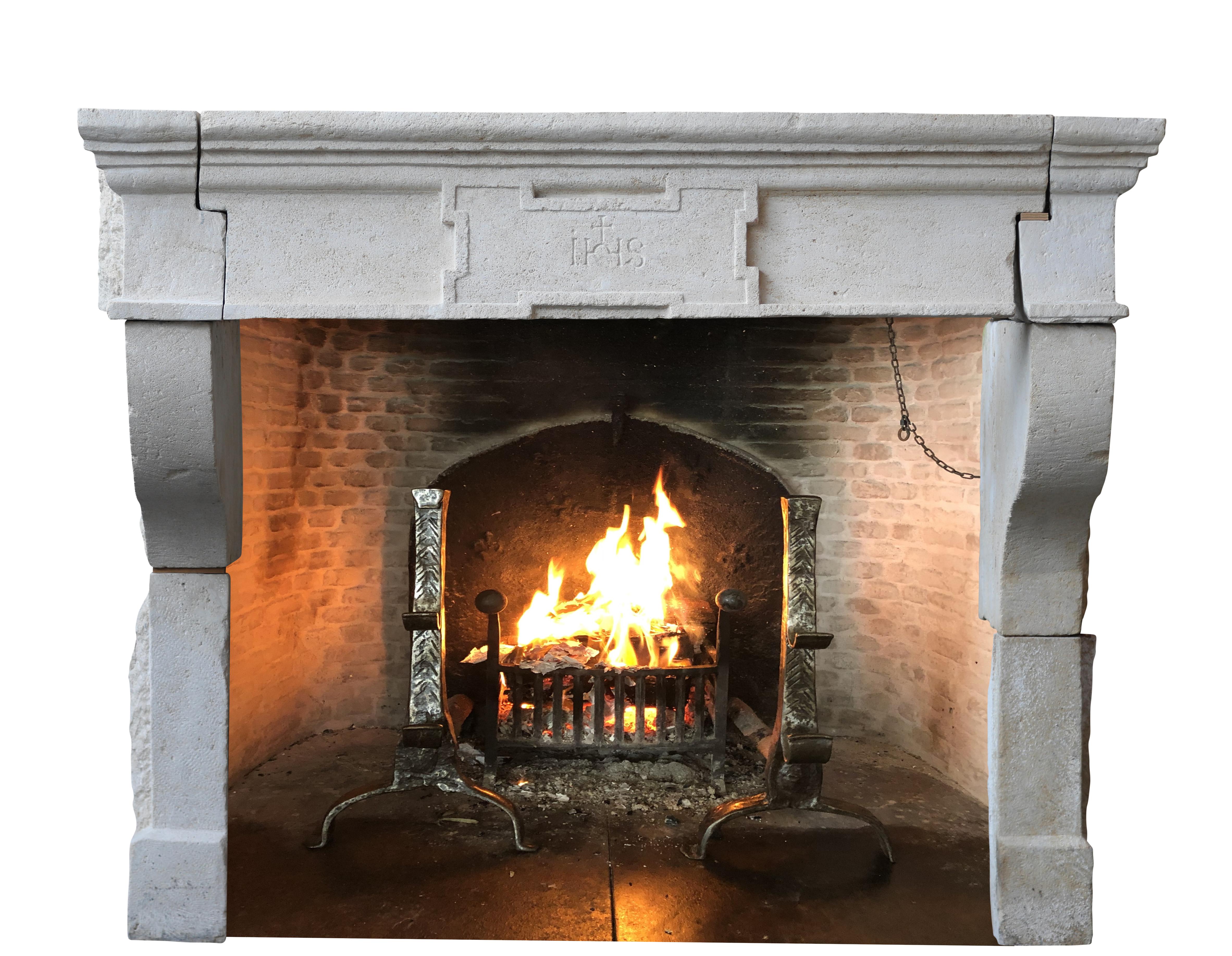 Grand French Monastery Kalkstein-Kamin im Angebot 10