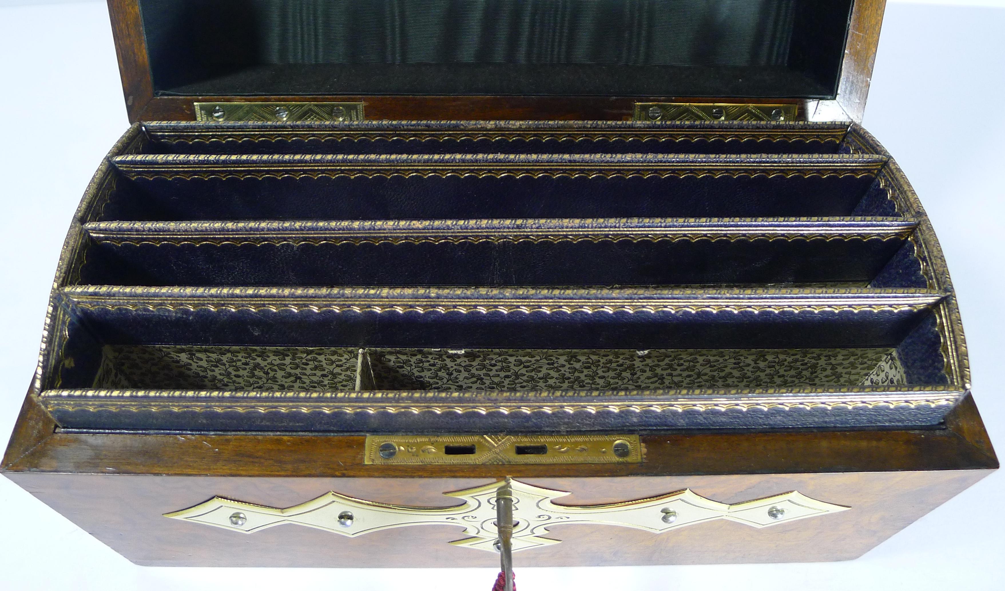 Großes französisches dreiteiliges Schreibtisch-Set, handbemaltes Porzellan-Intarsien, um 1860 im Angebot 5