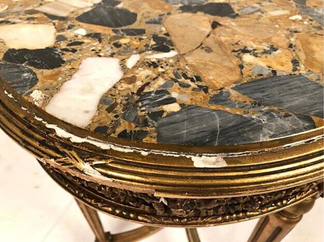 Grand guéridon de style Louis XVI en bois doré et plateau de marbre, fin XIXe 4