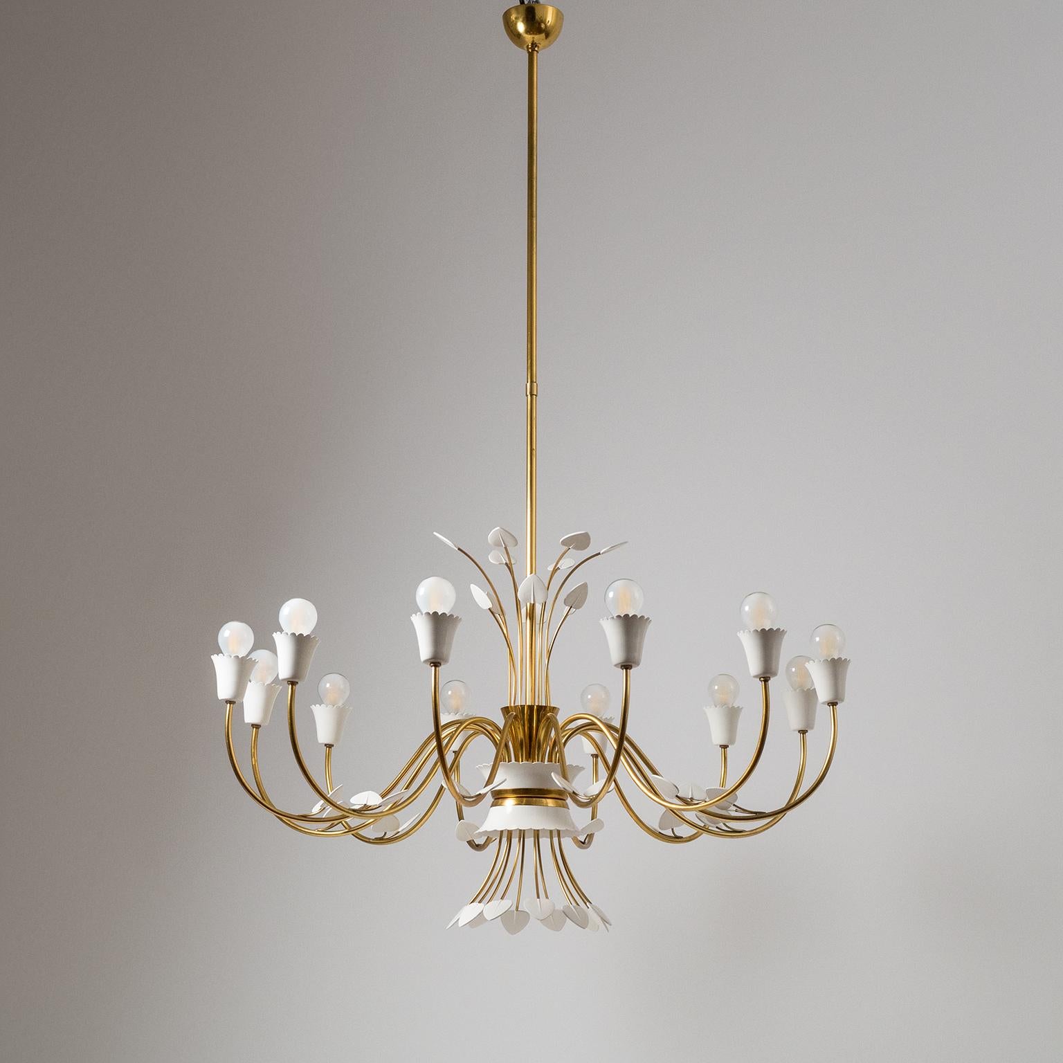 Grand Italian 12-Arm Chandelier, Late 1940s In Good Condition In Vienna, AT