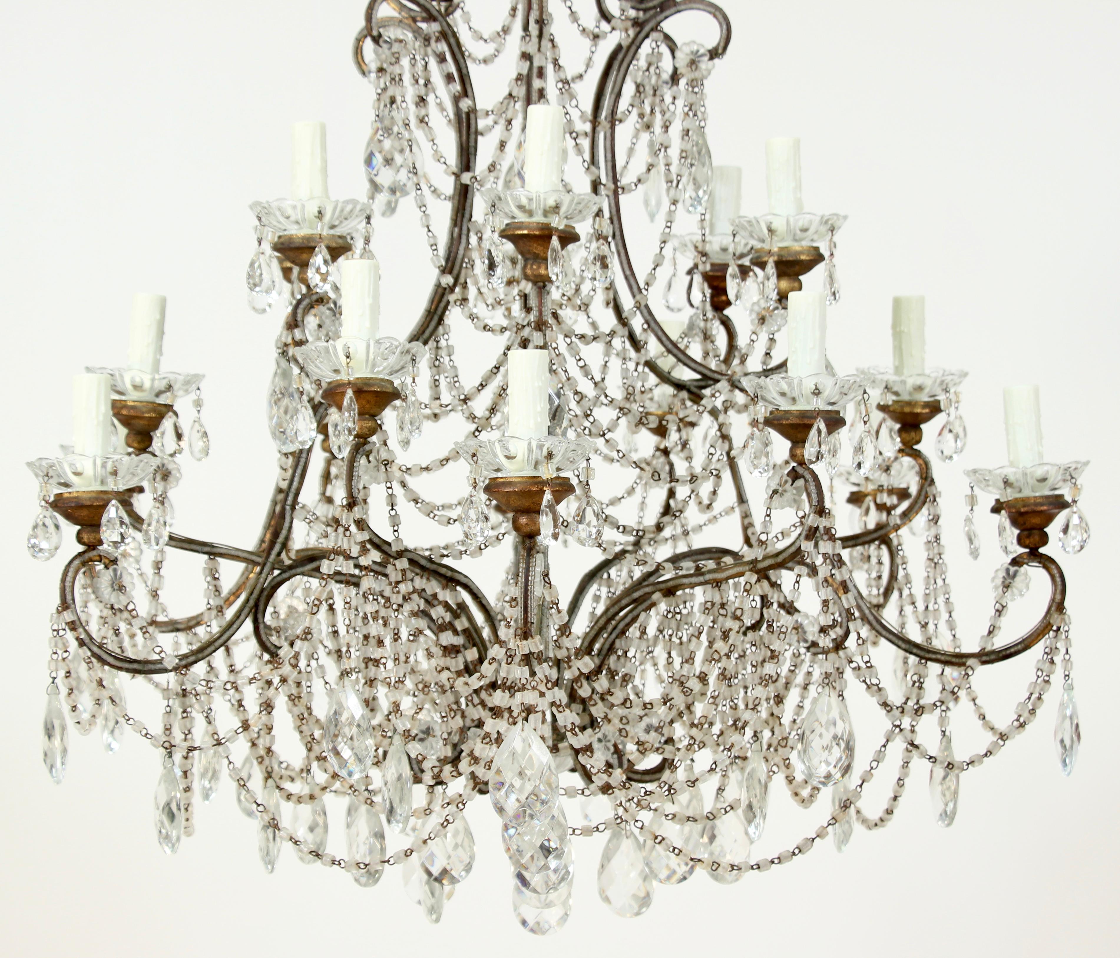 Grand Italian 18-Light Crystal Beaded Chandelier In Good Condition In Los Angeles, CA