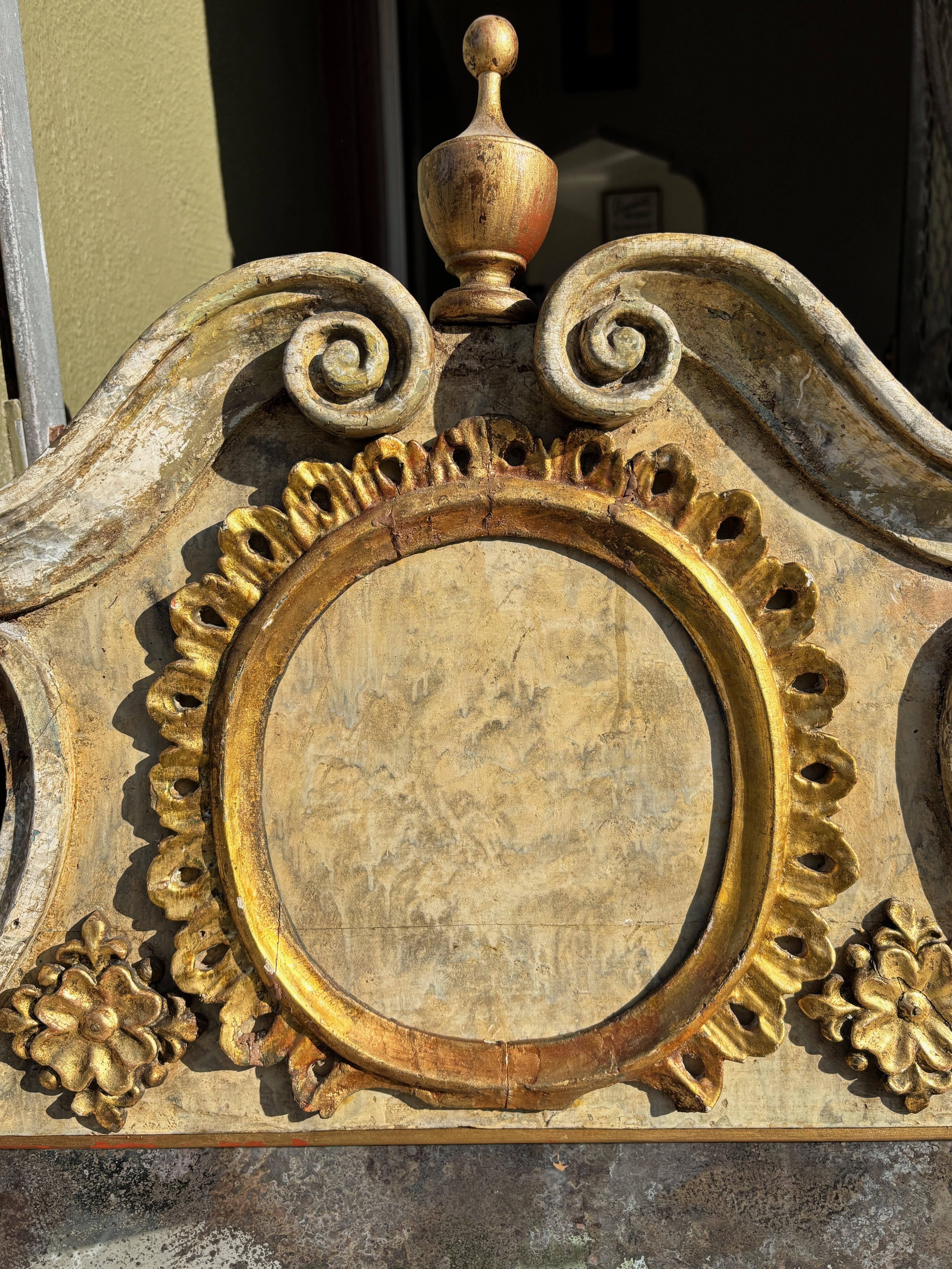 Grand miroir italien baroque, fin 18ème - début 19ème siècle Bon état - En vente à San Francisco, CA