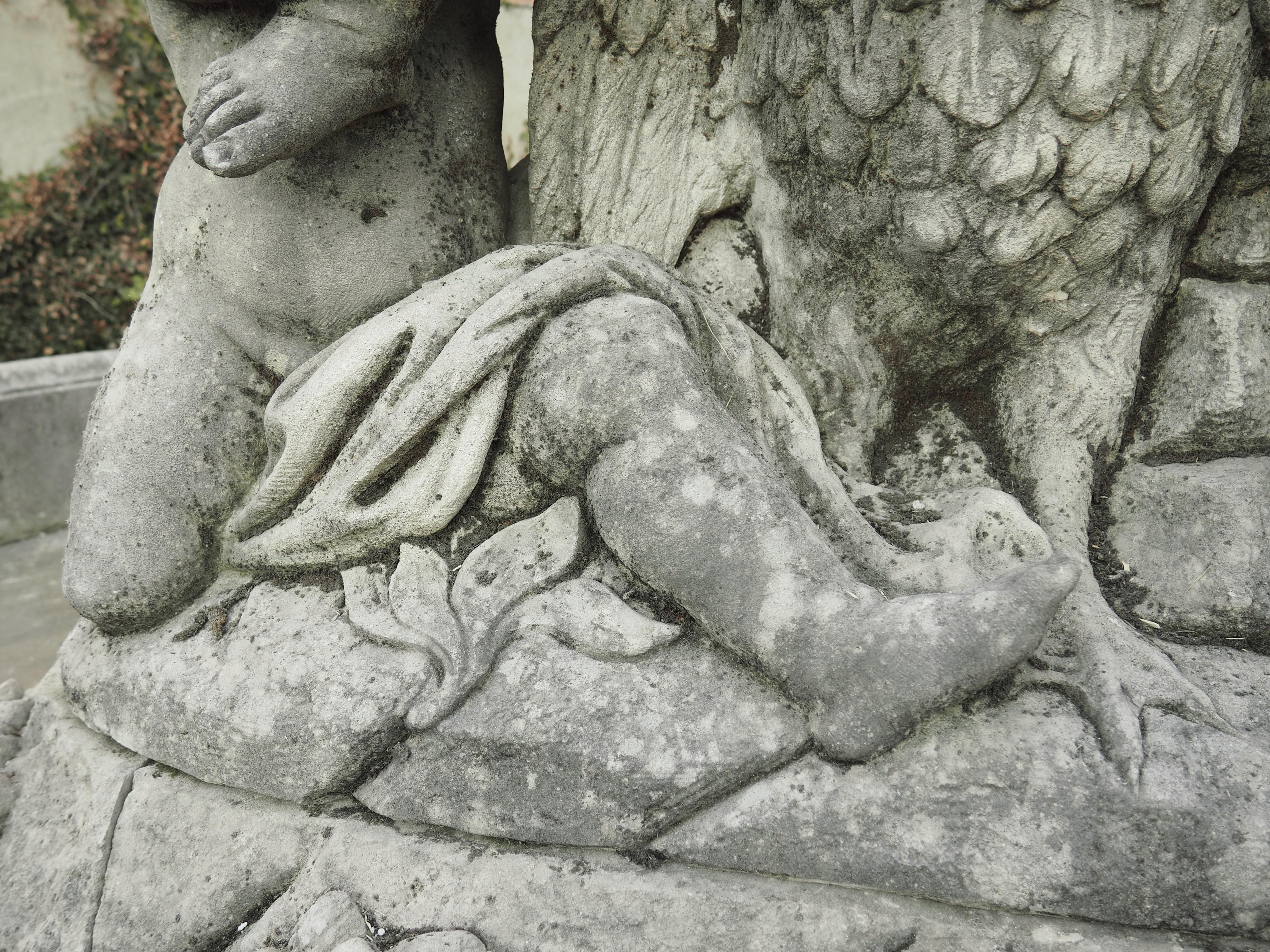 Calcaire Grande fontaine centrale en pierre calcaire italienne avec Putti et jeu d'eau en forme d'oie en vente