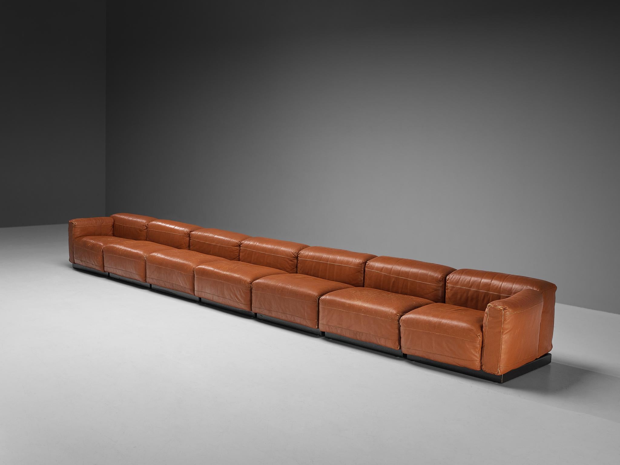 Grand Italian Modular Sofa in Original Cognac Leather In Good Condition In Waalwijk, NL