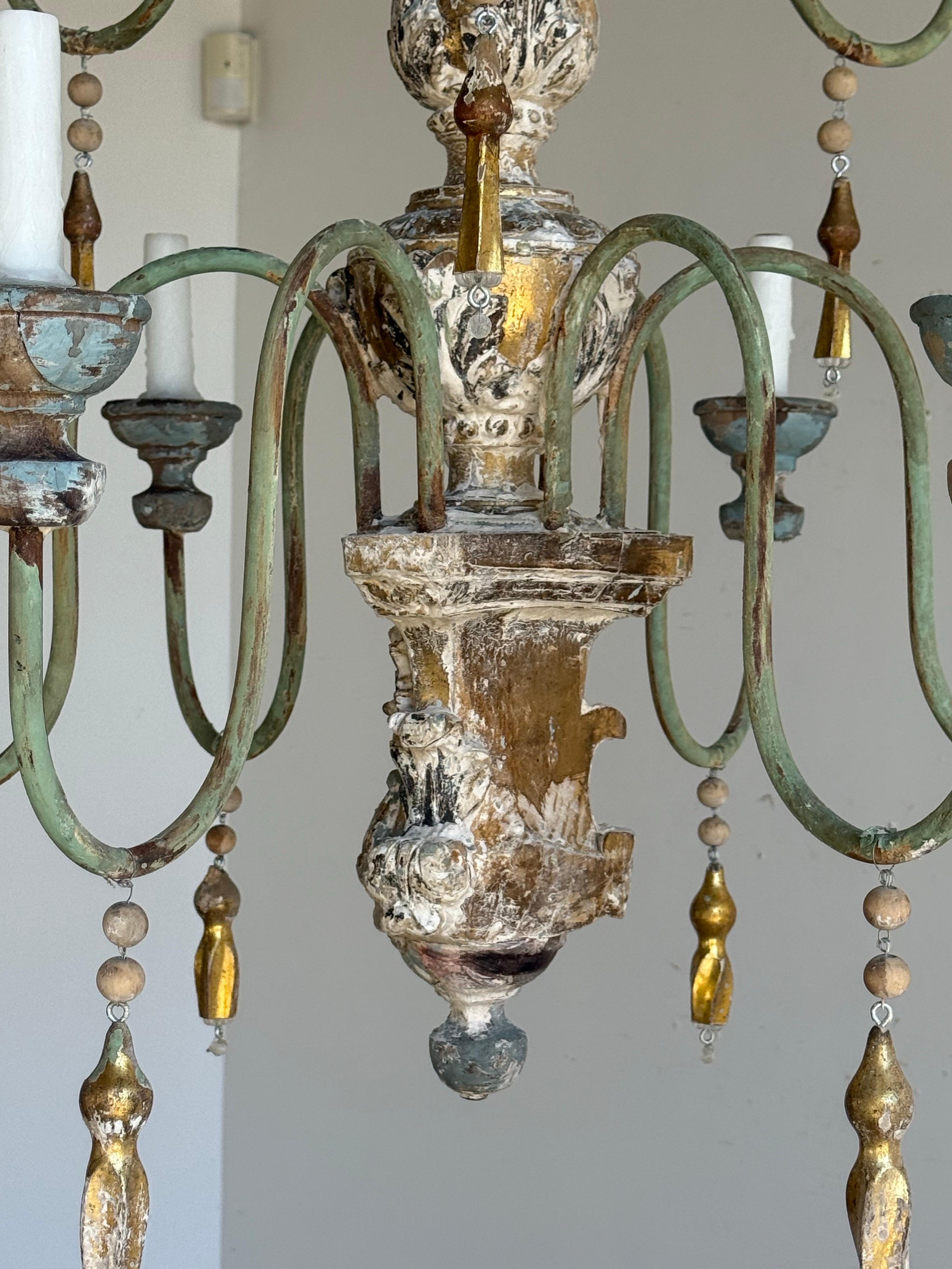 Grand Italian Painted and Giltwood Twelve-Light Chandelier For Sale 5