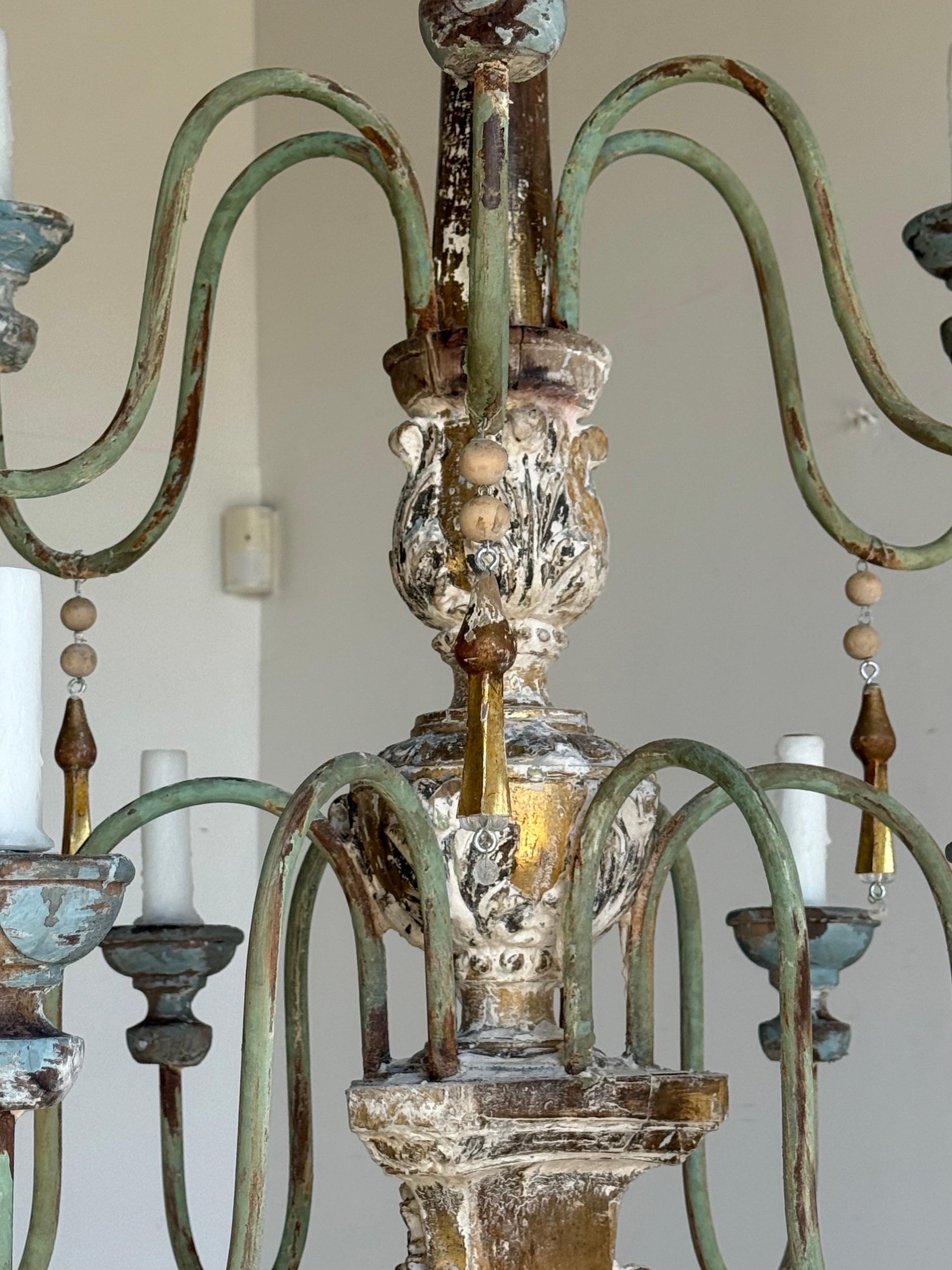 Grand Italian Painted and Giltwood Twelve-Light Chandelier For Sale 7