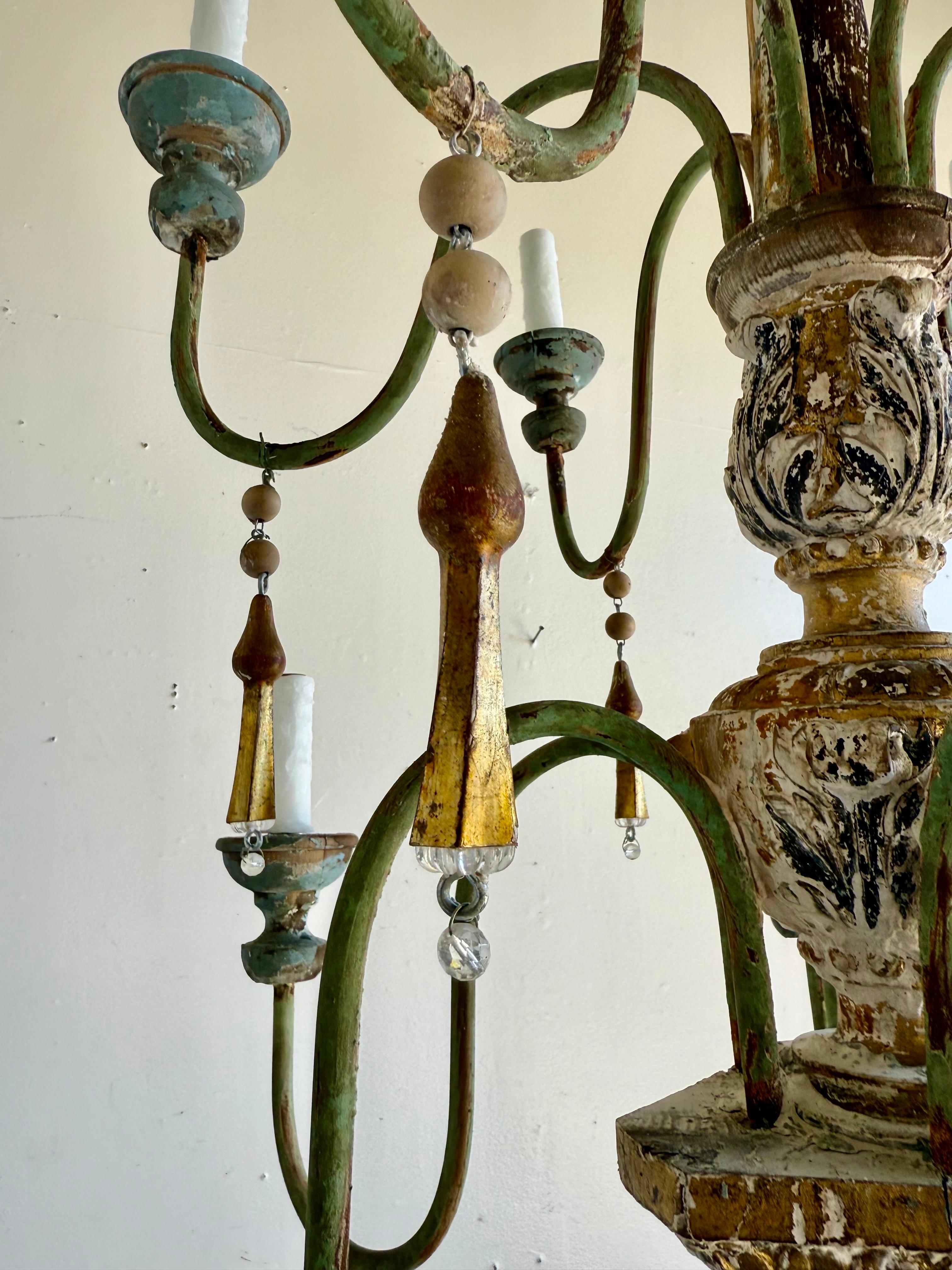 20th Century Grand Italian Painted and Giltwood Twelve-Light Chandelier For Sale