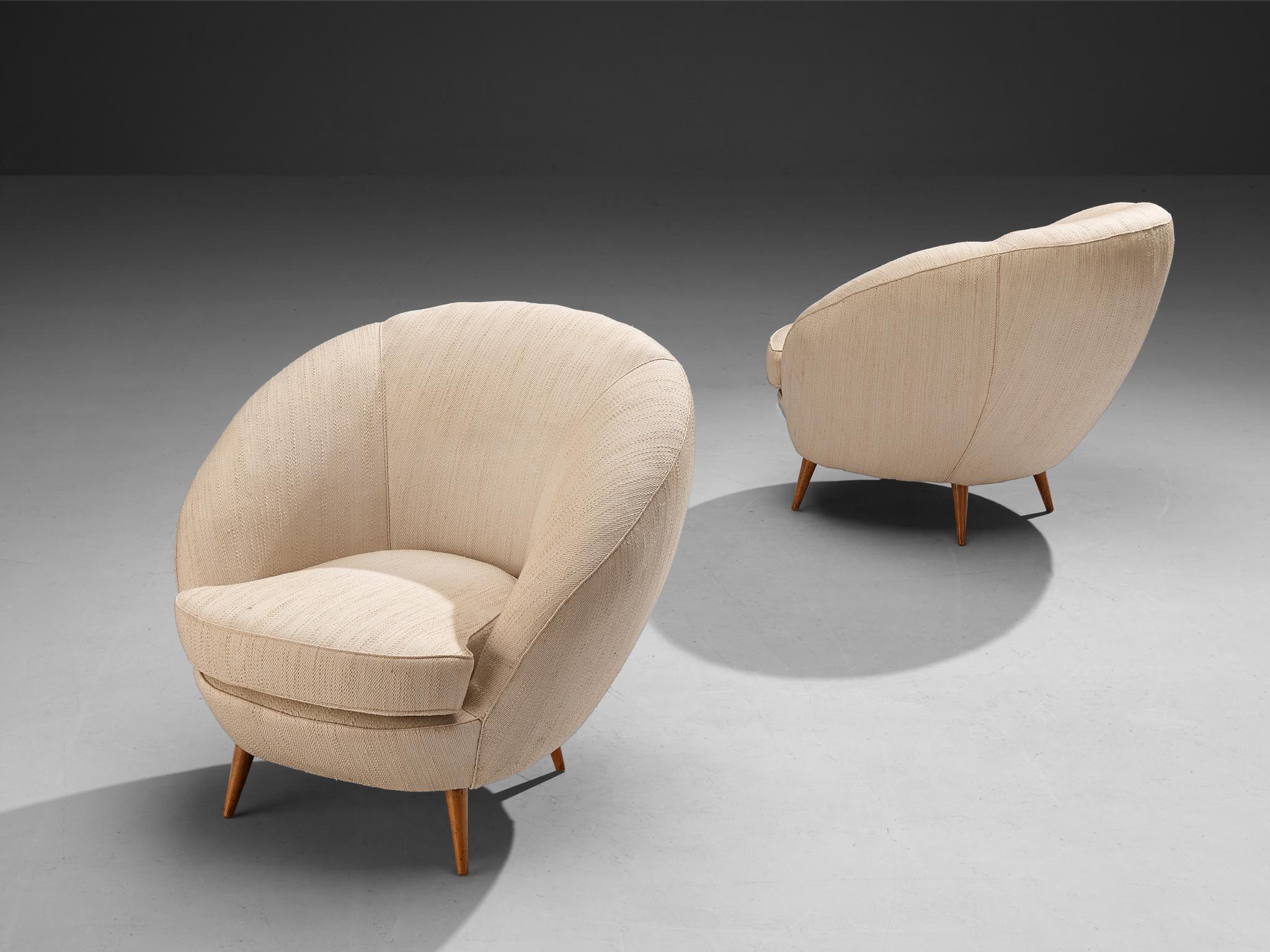 Mid-20th Century Grand Italian Pair Lounge Chairs in Off-White Upholstery  For Sale