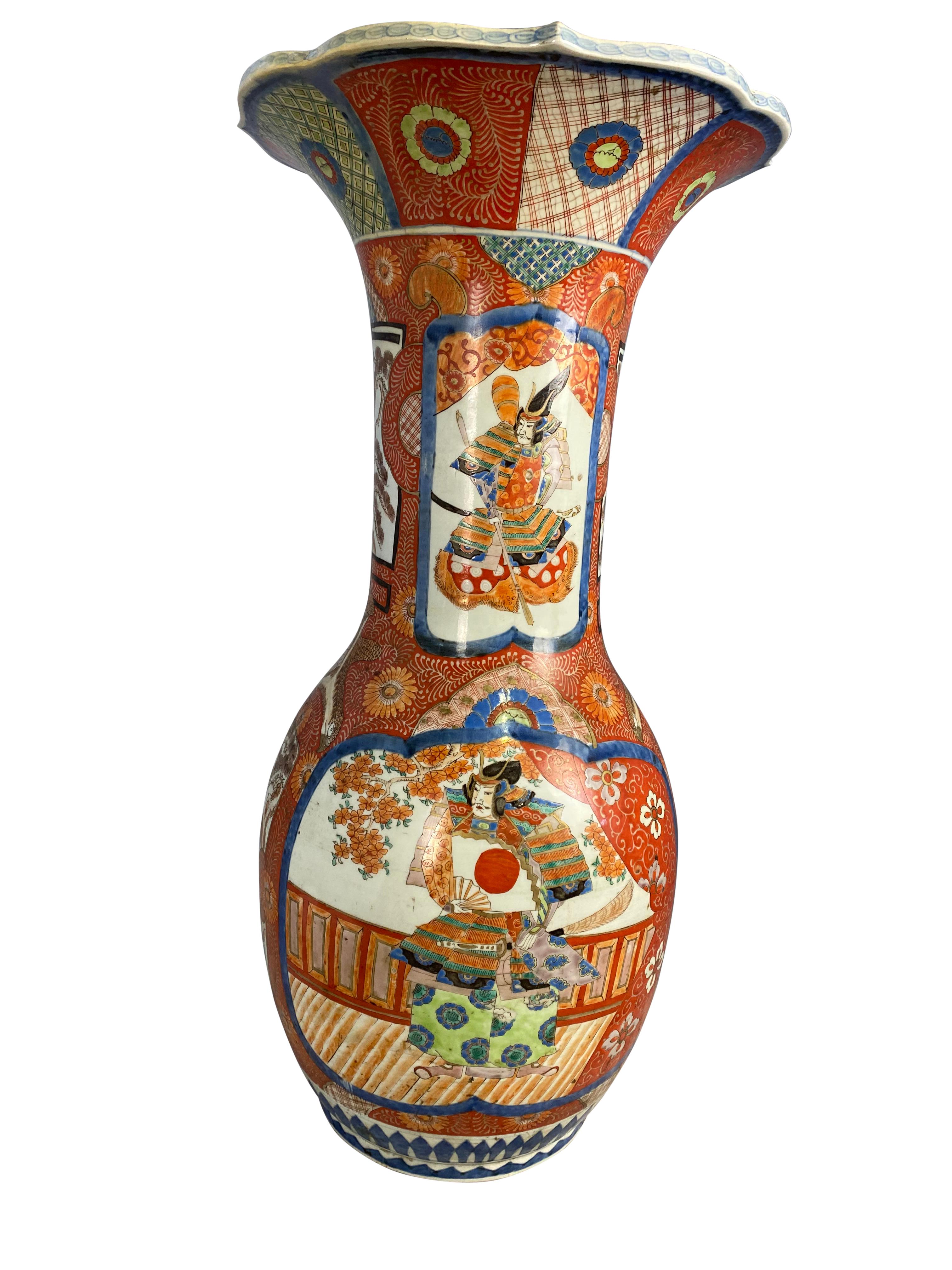 Grand Japanese Imari Vase, Late 19th Century For Sale 12