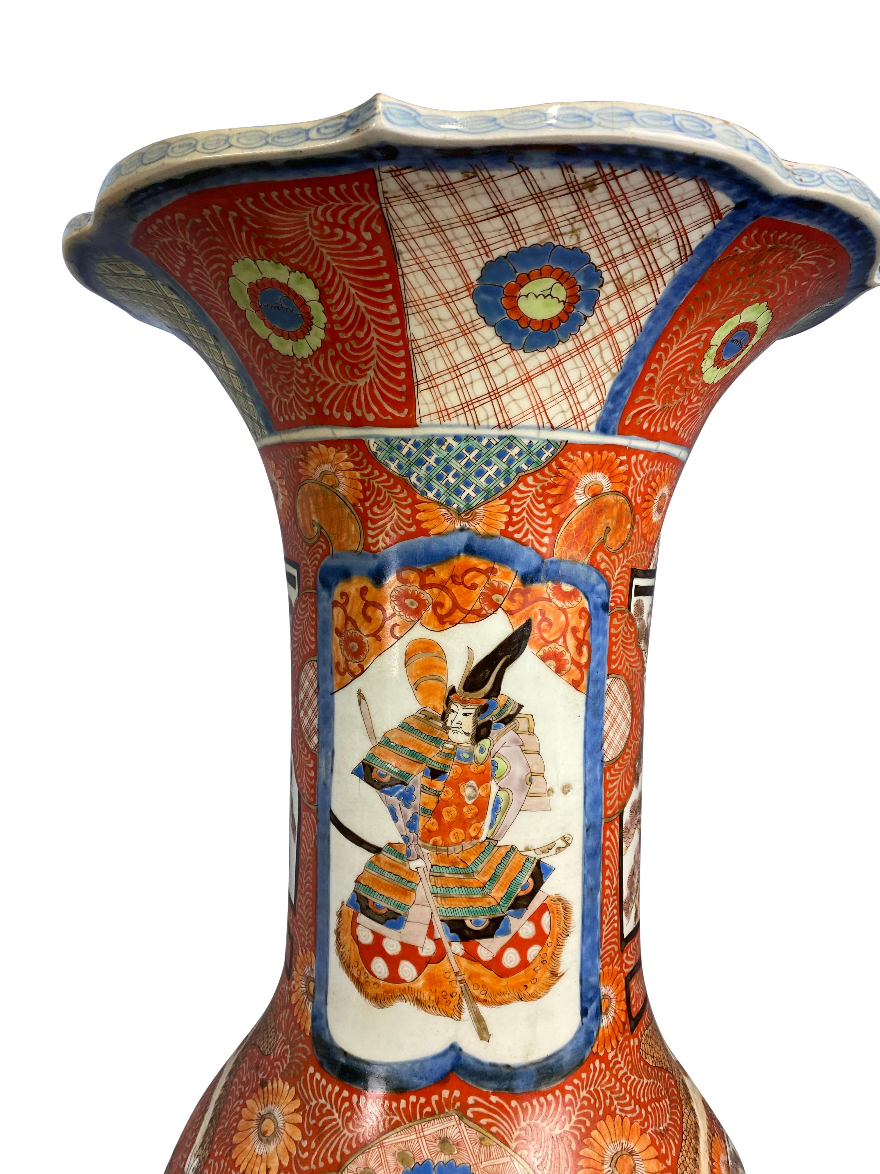 Hand-Painted Grand Japanese Imari Vase, Late 19th Century For Sale