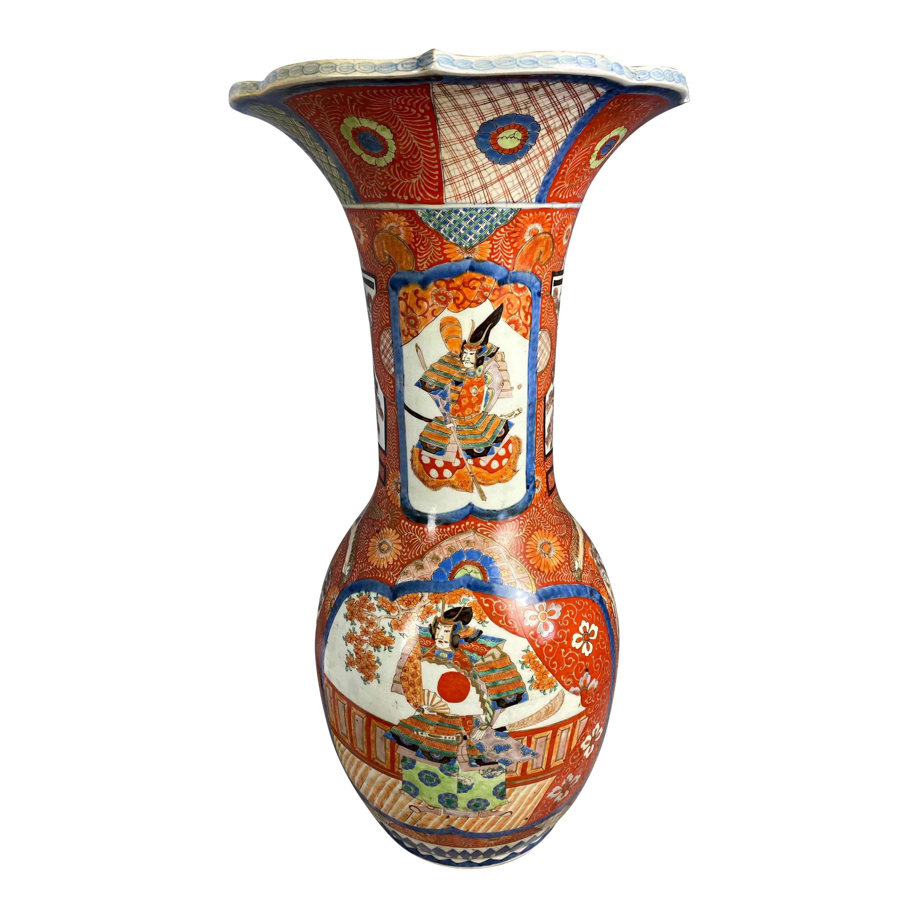 Grand Japanese Imari Vase, Late 19th Century For Sale