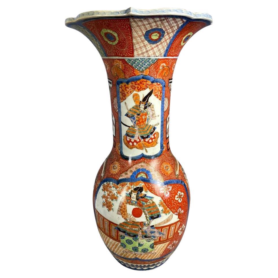 Grand Japanese Imari Vase, Late 19th Century For Sale