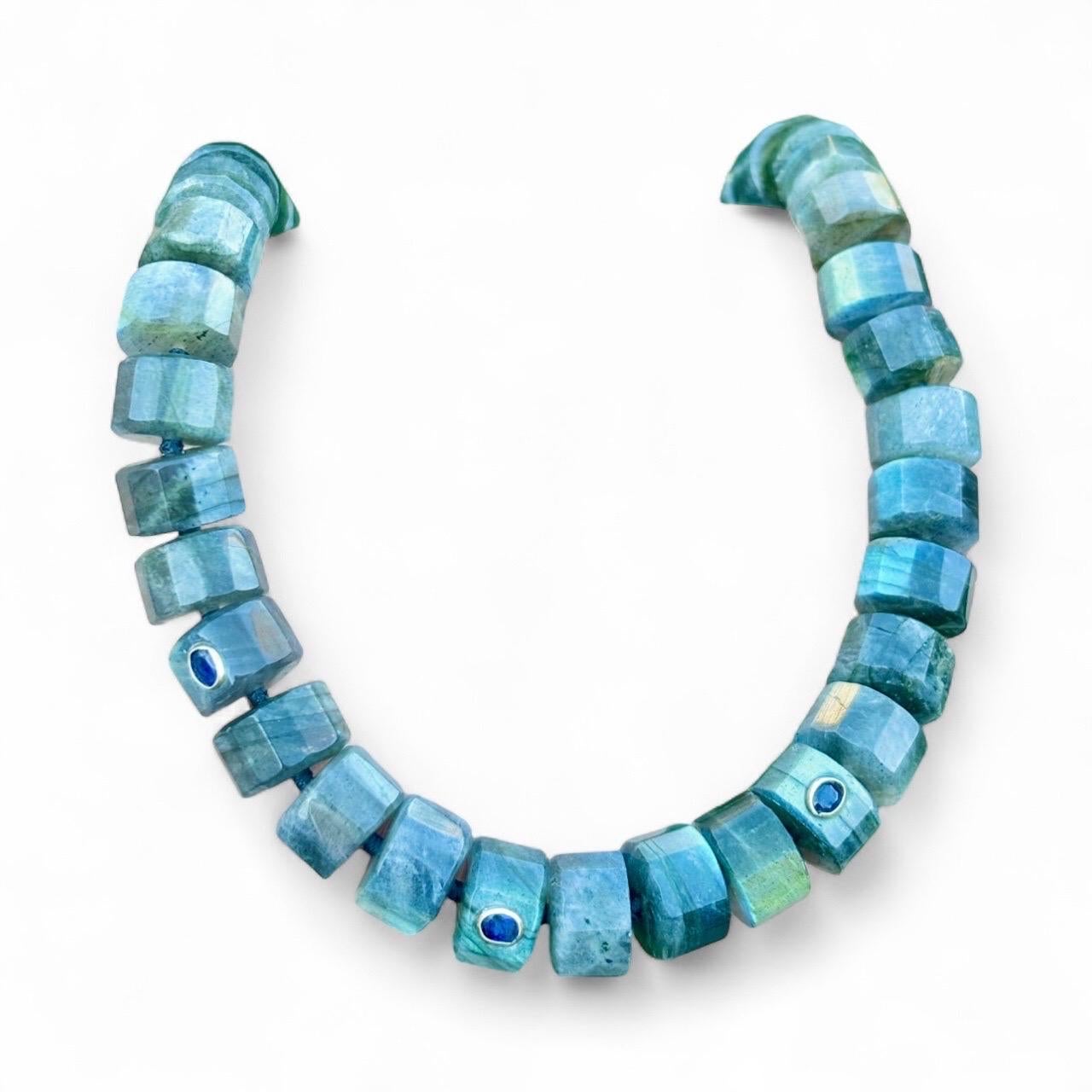 da uomo o donna Collana Grand Labradorite e Zaffiro Blu con oro 14k in vendita