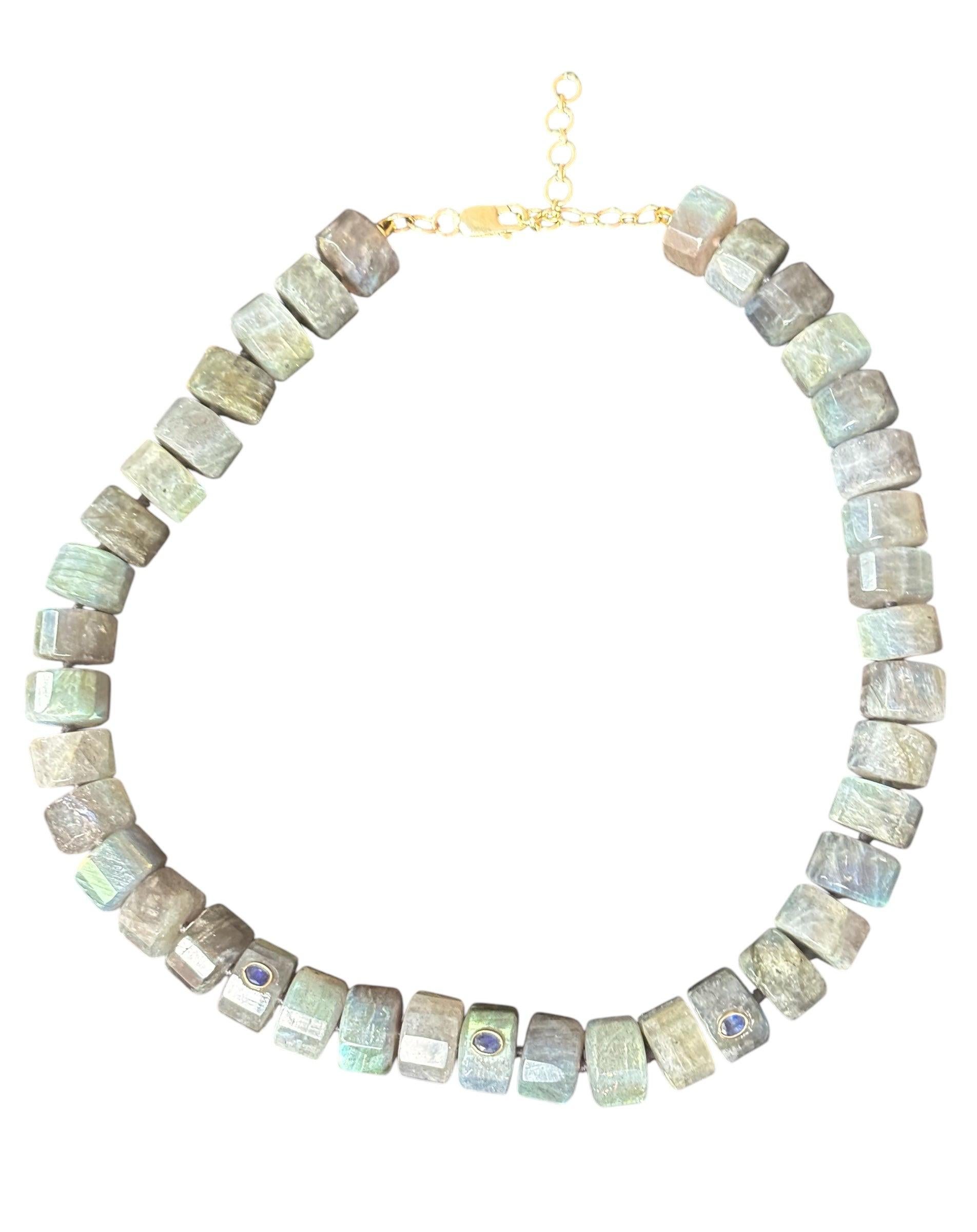 GRAND LABRADORITE NECKLACE with Blue Sapphires and 14k Gold For Sale 2