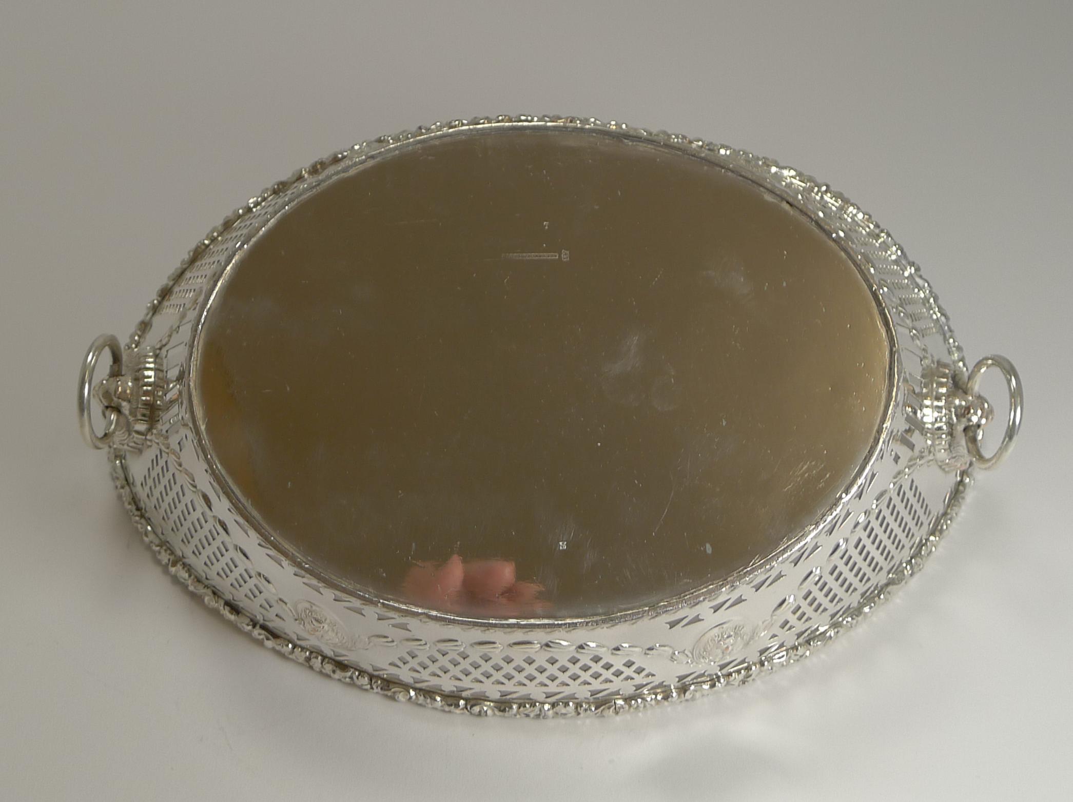 Grand Large Antique English Silver Plated Bread Basket, circa 1900 1
