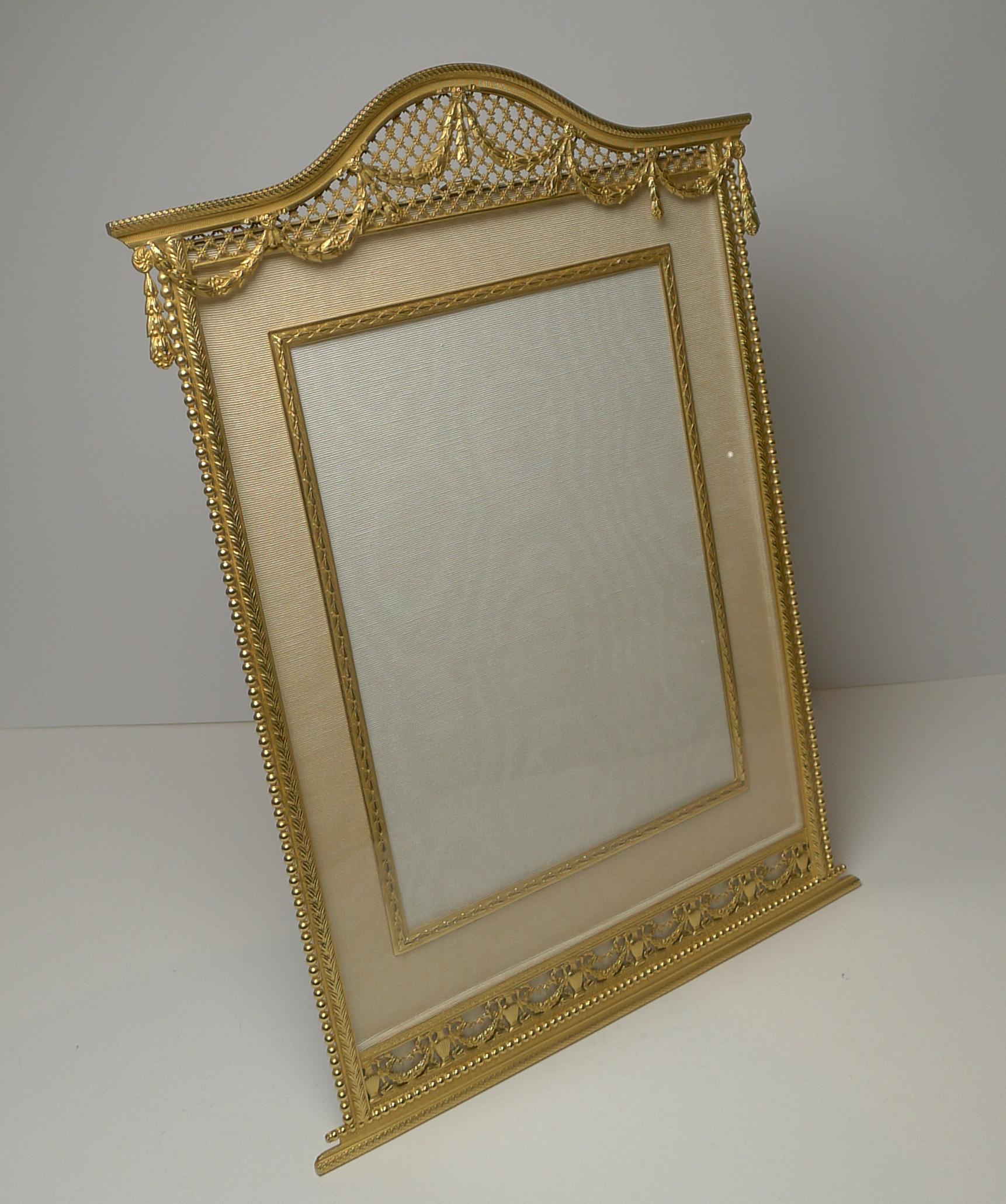 Grand Large Gilded Bronze Photograph / Picture Frame c.1910 For Sale 4