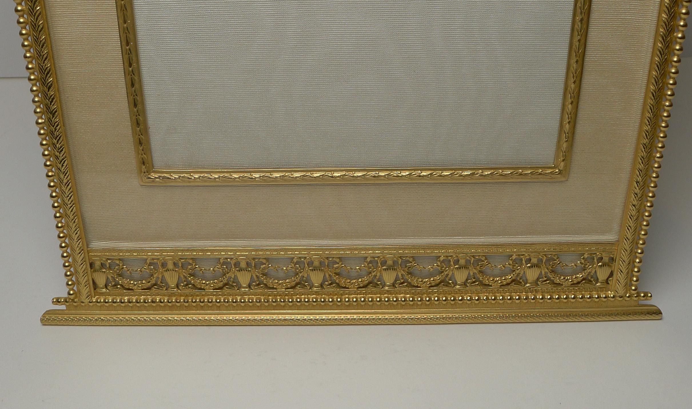 Grand Large Gilded Bronze Photograph / Picture Frame c.1910 For Sale 2